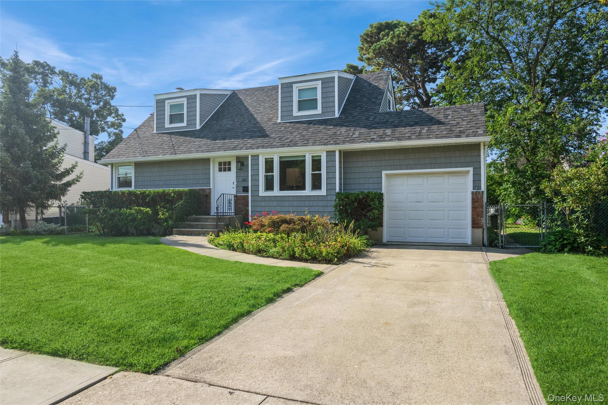 1st image of 216 N Hawthorne St, Oyster Bay, NY 11758 | MLS# 1039823