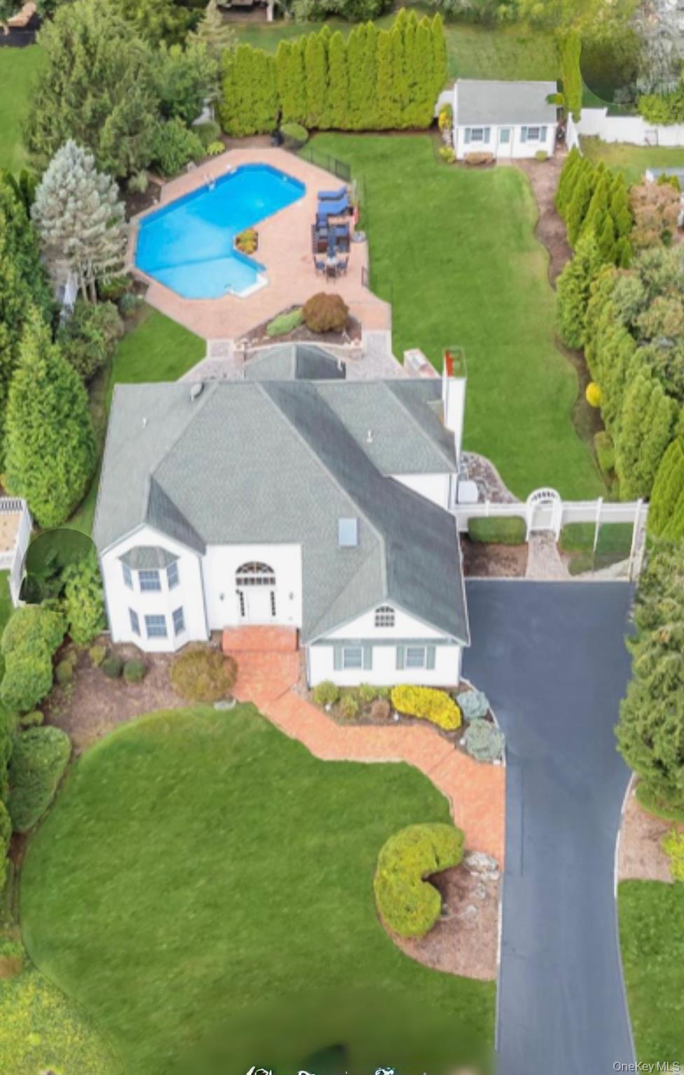 2nd image of 150 Hayrick Ln, Smithtown, NY 11725 | MLS# 1039870