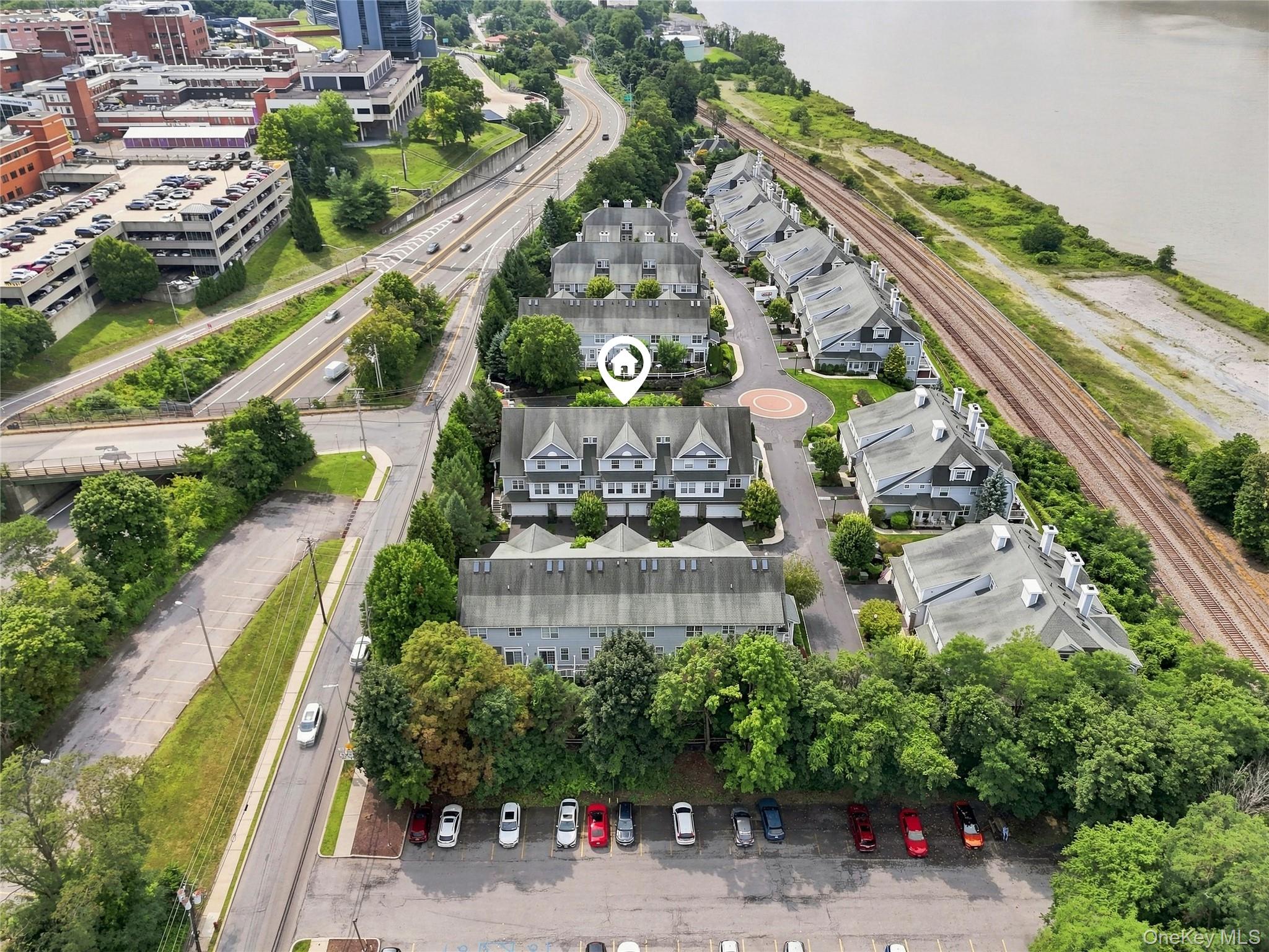 4th image of 308 Bridgeview Dr, Poughkeepsie, NY 12601 | MLS# 1039925