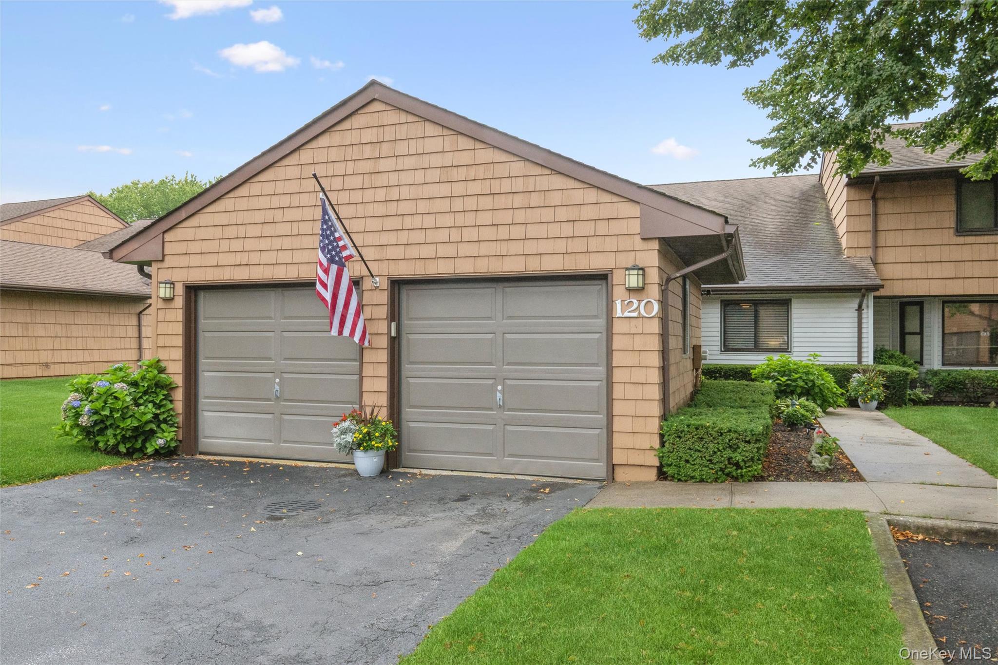 3rd image of 120 Scarlett Dr, Smithtown, NY 11725 | MLS# 1040003
