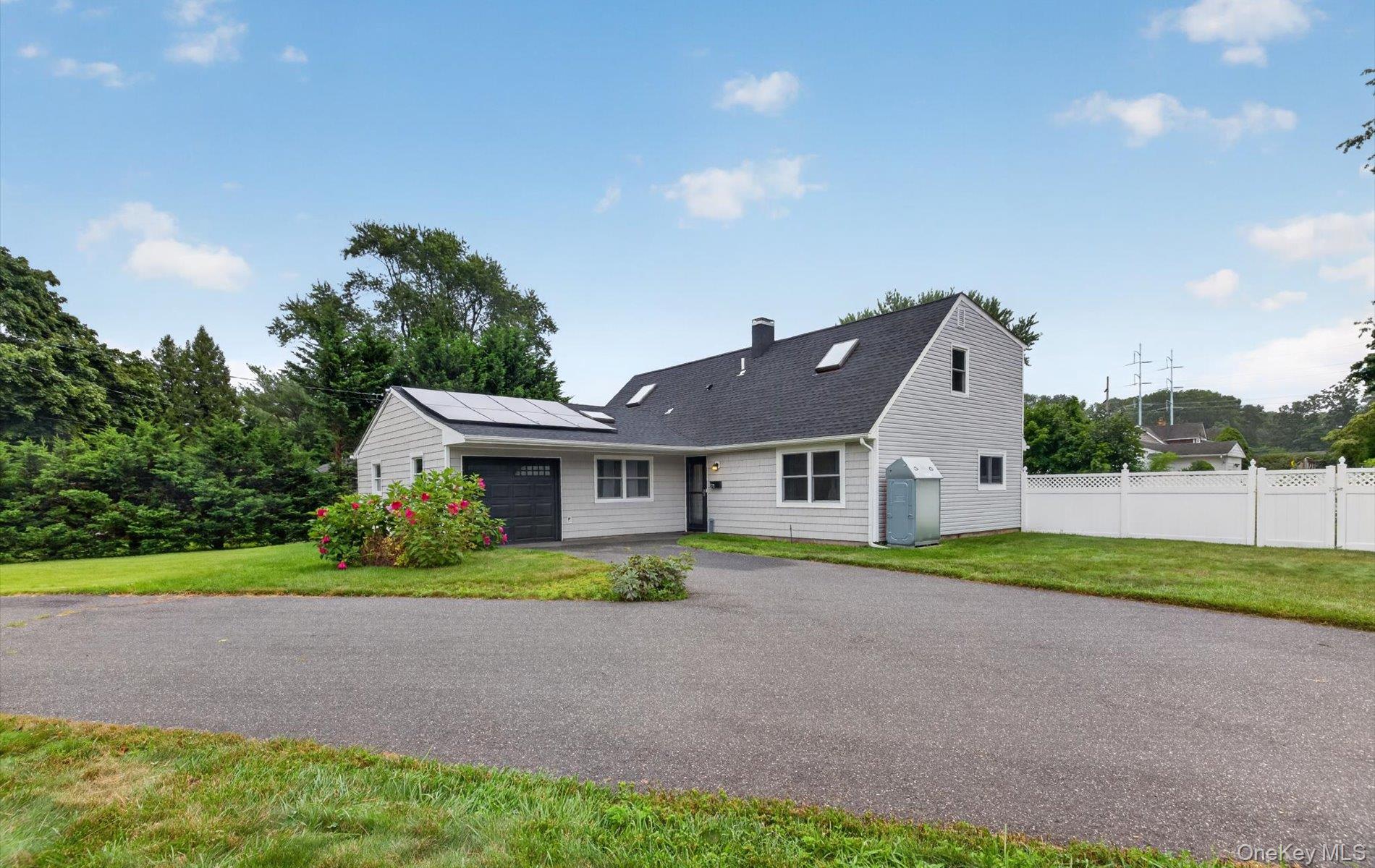 3rd image of 178 Montrose Dr, Brookhaven, NY 11776 | MLS# 1040095