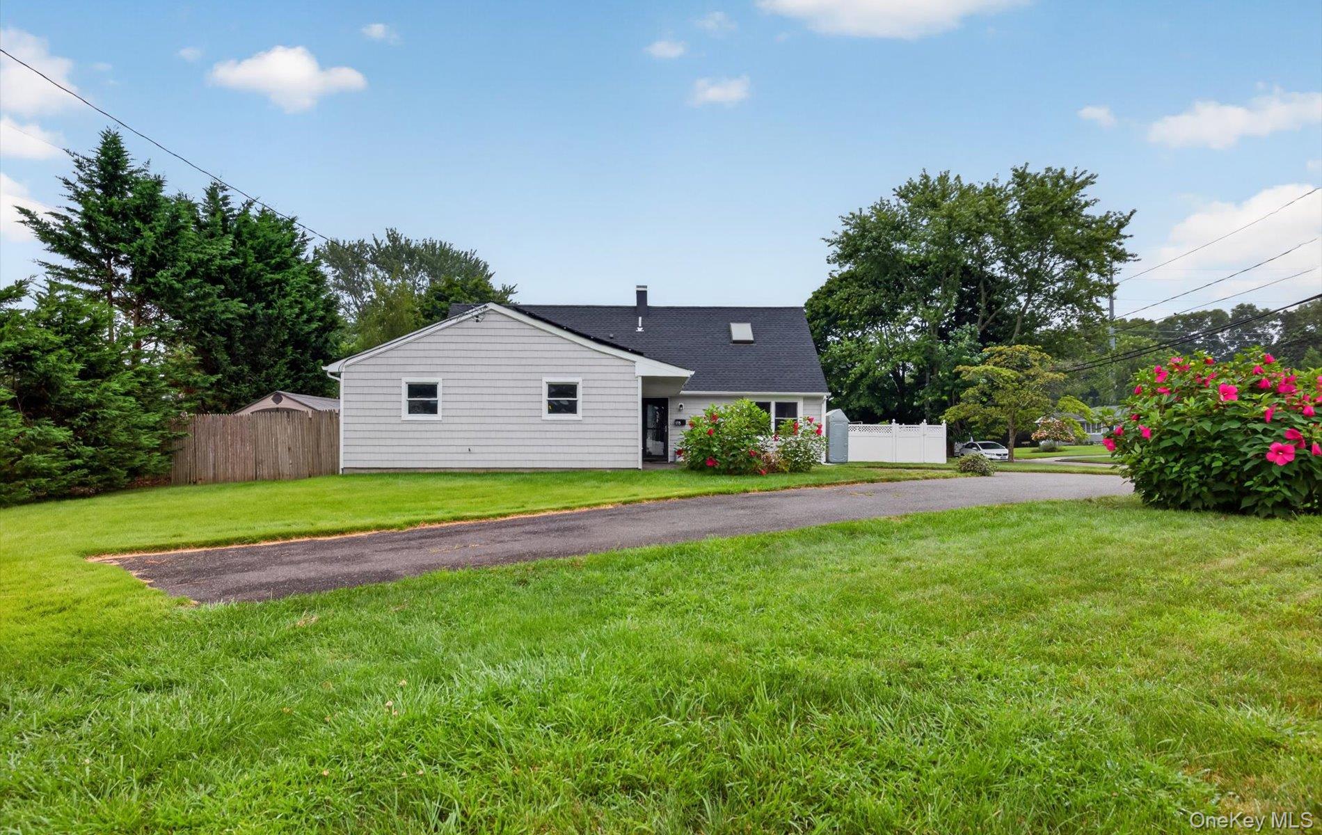 4th image of 178 Montrose Dr, Brookhaven, NY 11776 | MLS# 1040095