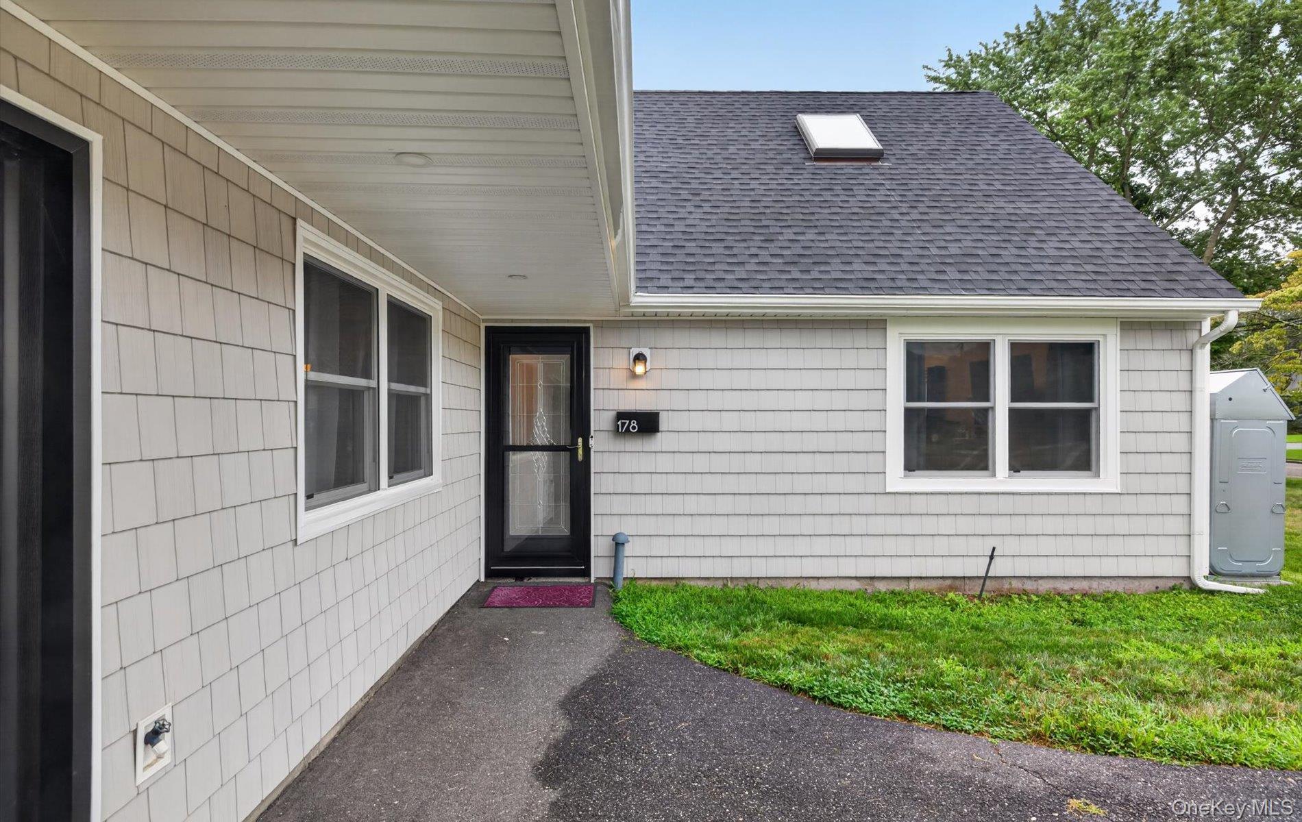 2nd image of 178 Montrose Dr, Brookhaven, NY 11776 | MLS# 1040095