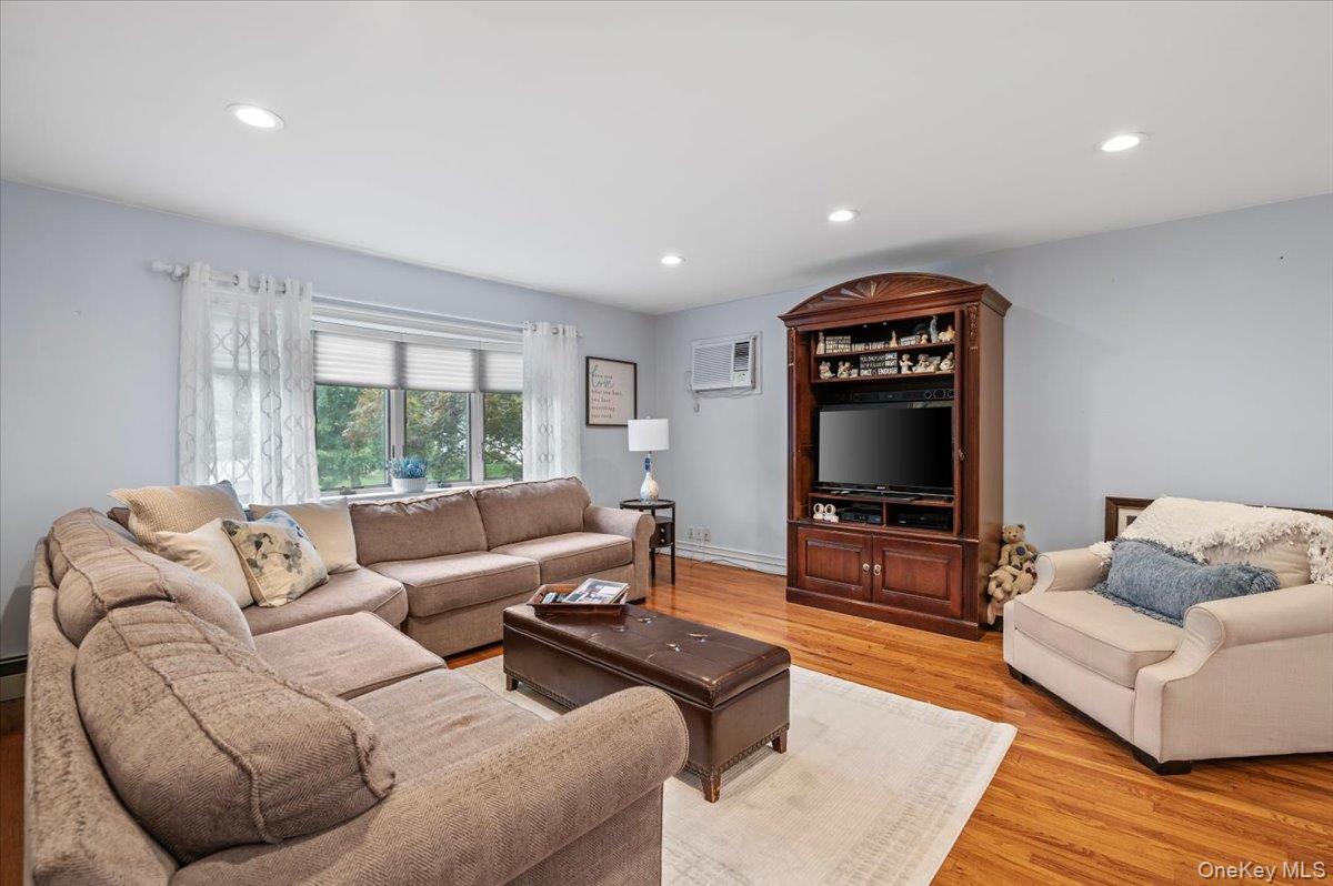 4th image of 15 Eleanor Rd, Oyster Bay, NY 11803 | MLS# 1040110