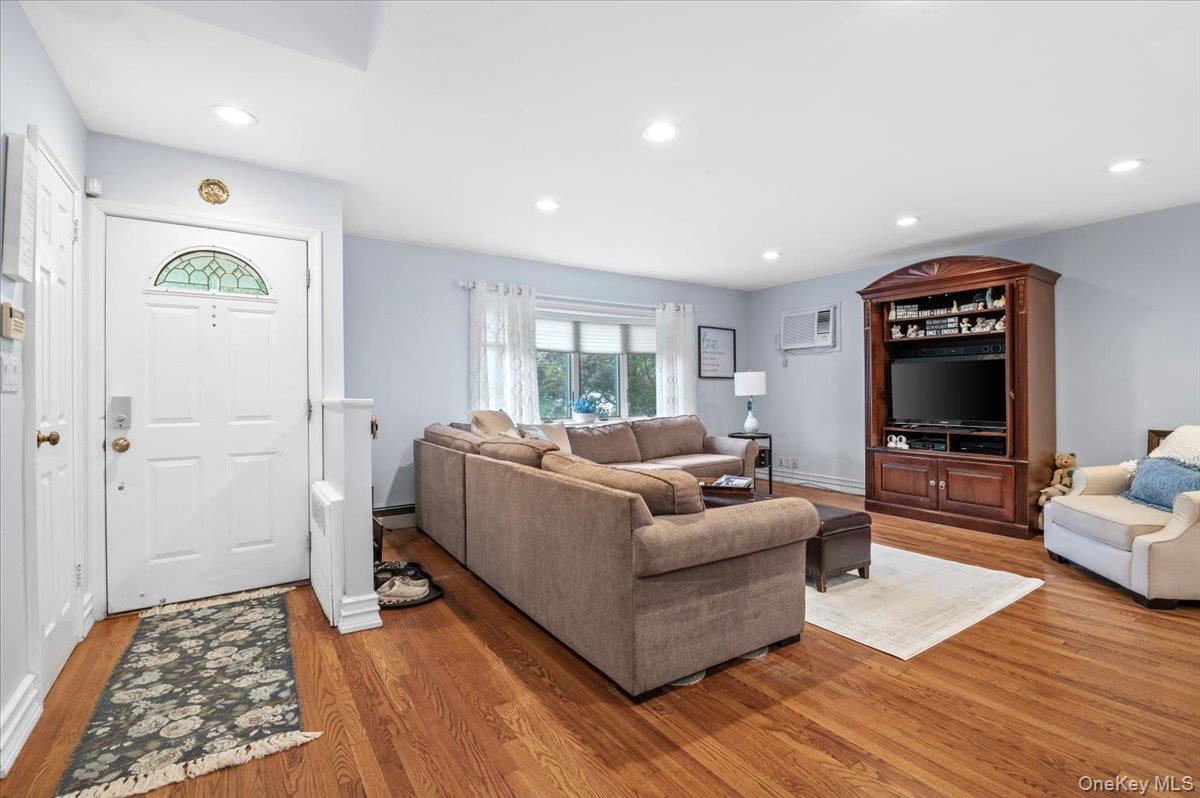 5th image of 15 Eleanor Rd, Oyster Bay, NY 11803 | MLS# 1040110