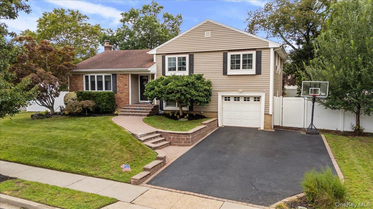 2nd image of 15 Eleanor Rd, Oyster Bay, NY 11803 | MLS# 1040110