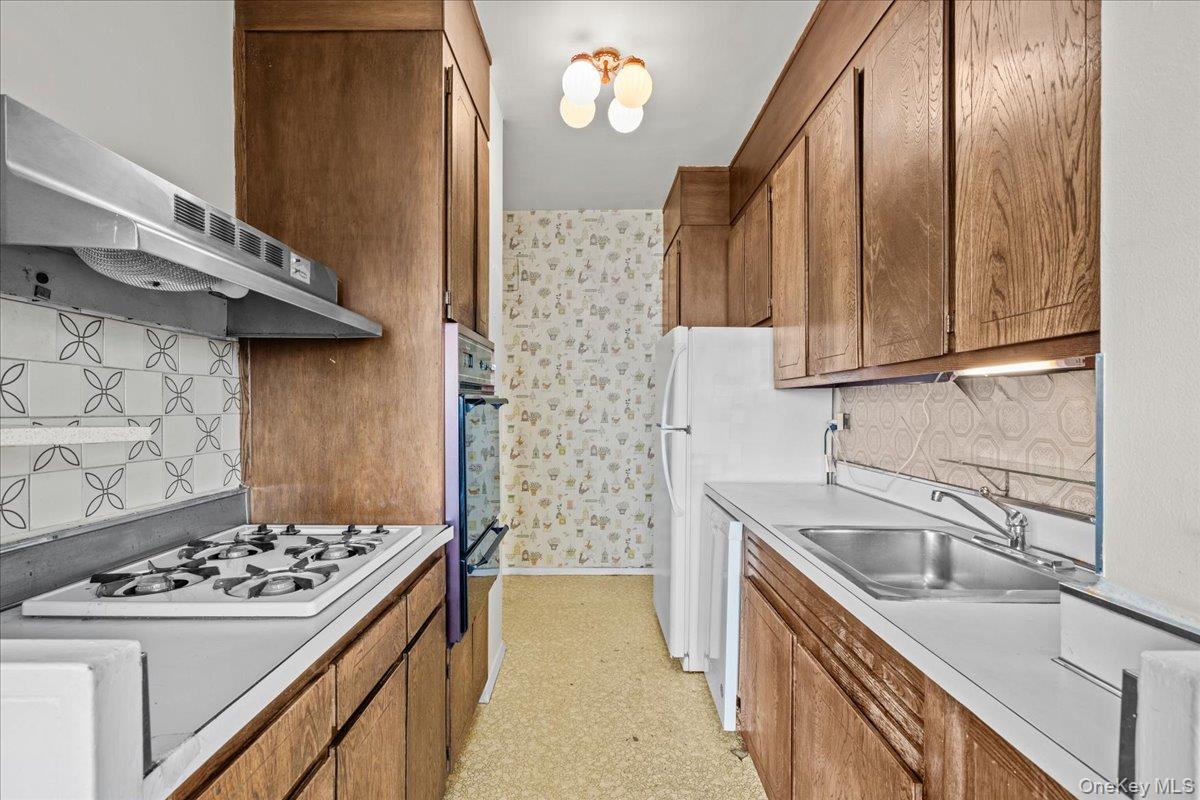 4th image of 555 Palisade Ave, New York, NY 10463