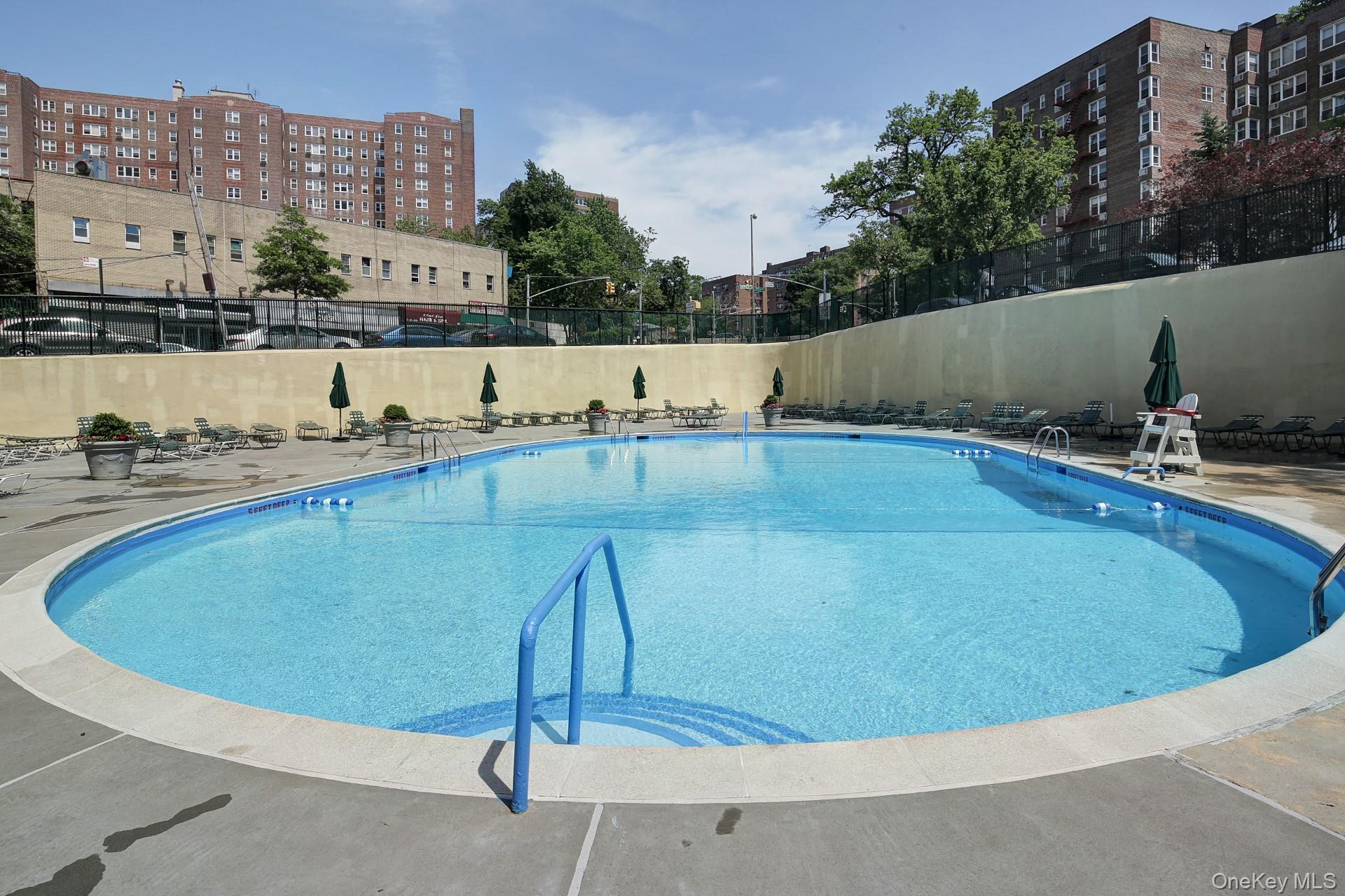 2nd image of 555 Palisade Ave, New York, NY 10463