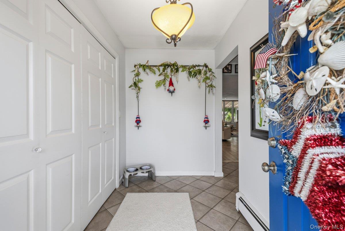 3rd image of 27 Wheelbarrow Ln, Hempstead, NY 11793 | MLS# 1040123