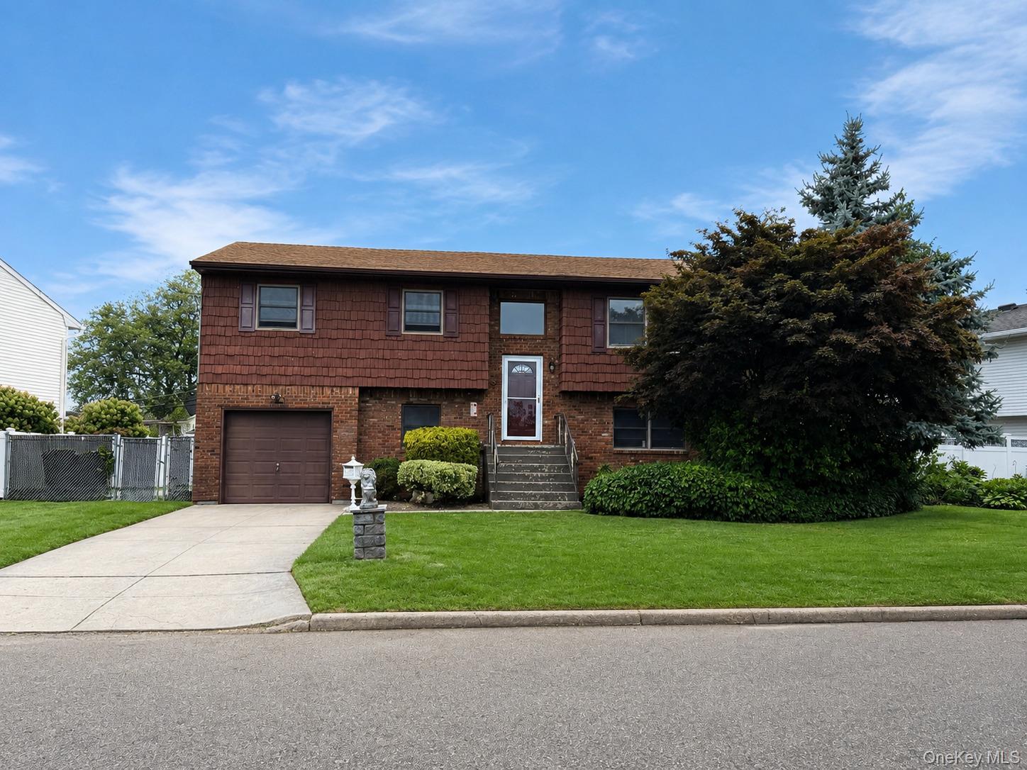2nd image of 95 W Lake Dr, Babylon, NY 11757 | MLS# 1040125