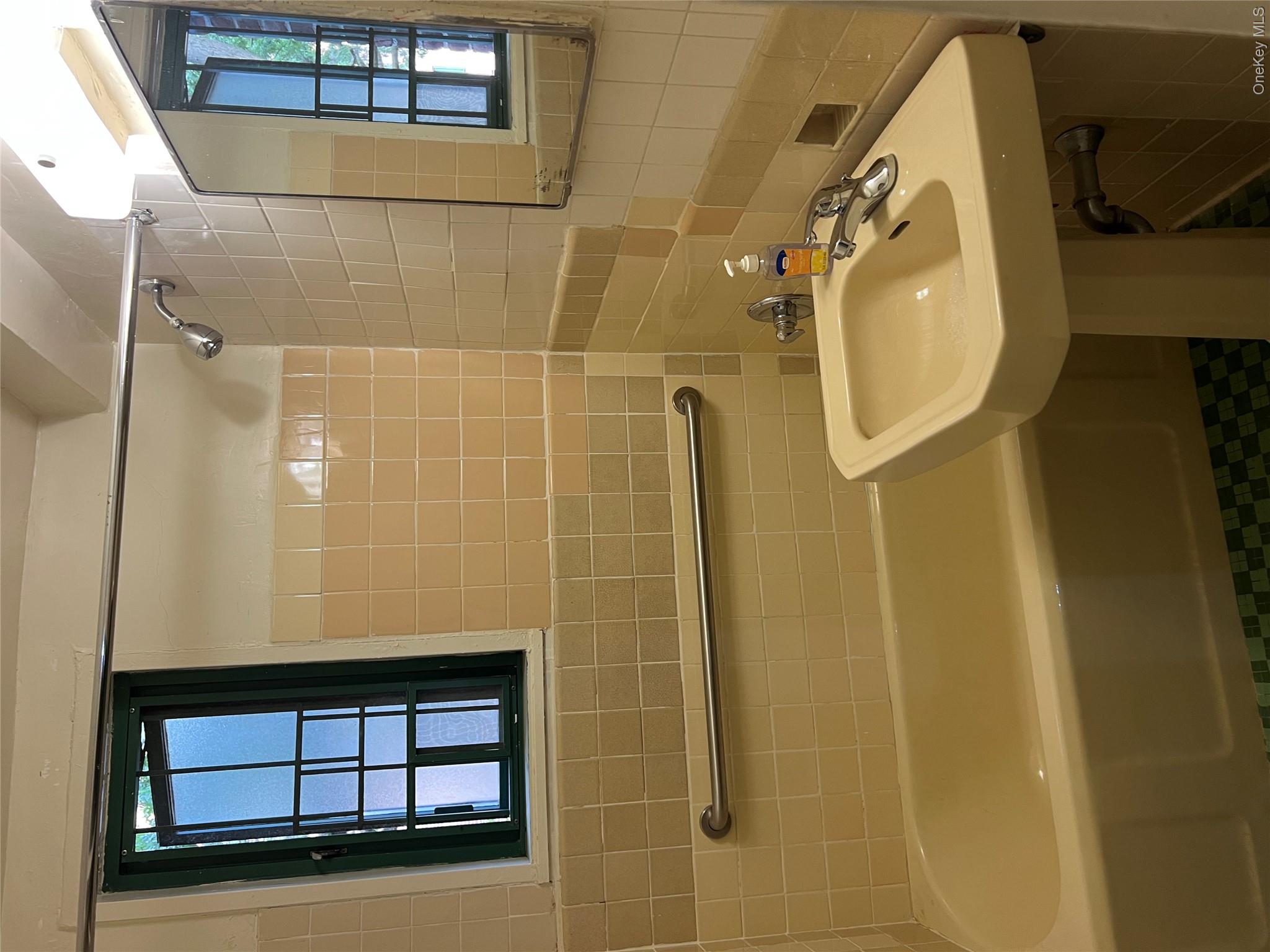 2nd image of 1569 Metropolitan Ave, New York, NY 10462