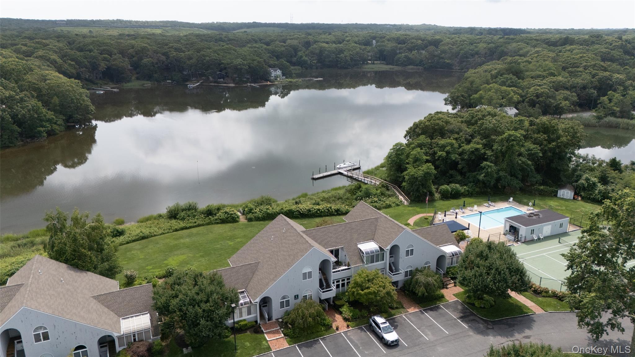 2nd image of 400 Noyack Rd, Southampton, NY 11968
