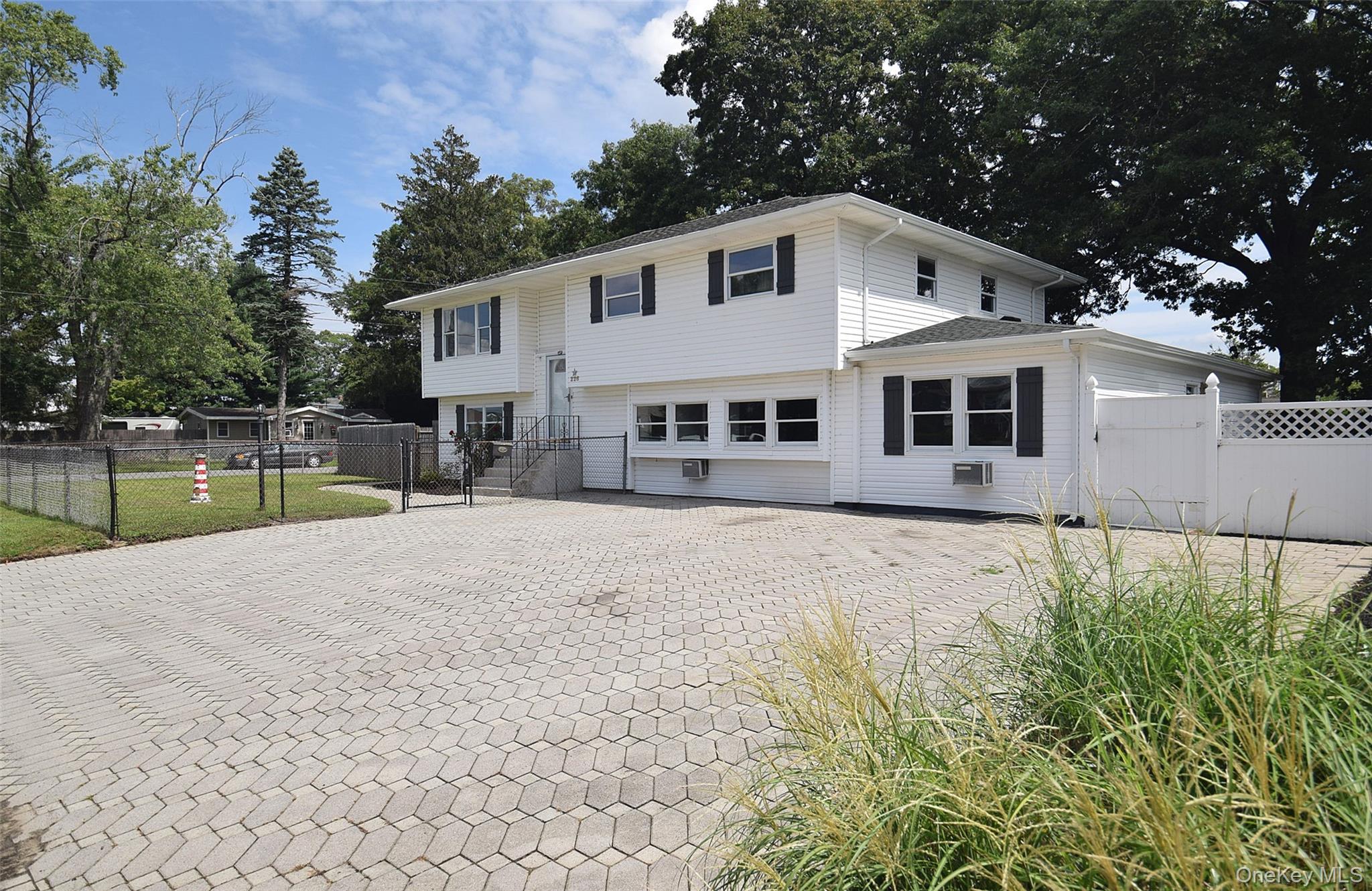 2nd image of 226 14th Ave, West Babylon, NY 11704 | MLS# 1040189