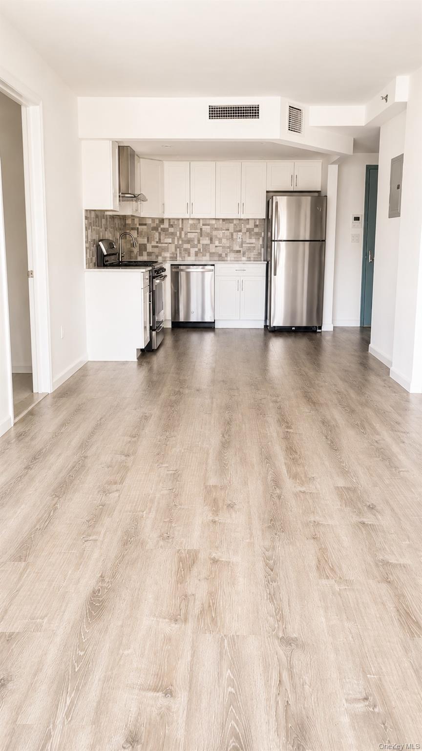 4th image of 21410 15th Ave, New York, NY 11360