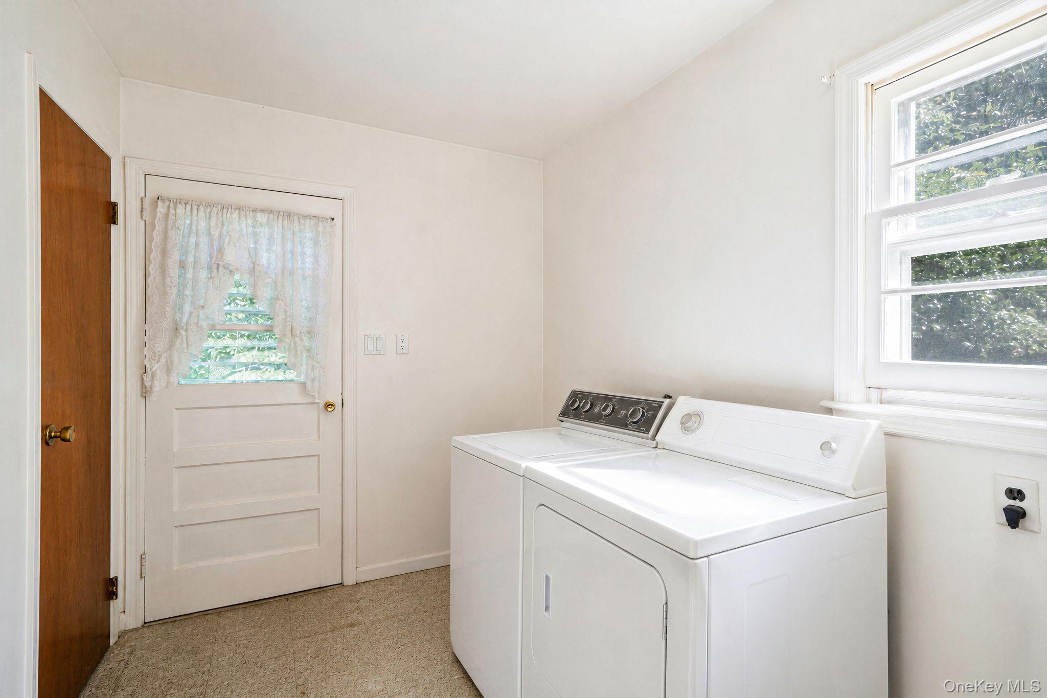 38th image of 893 Gardiner Dr, Islip, NY 11706 | MLS# 1040238
