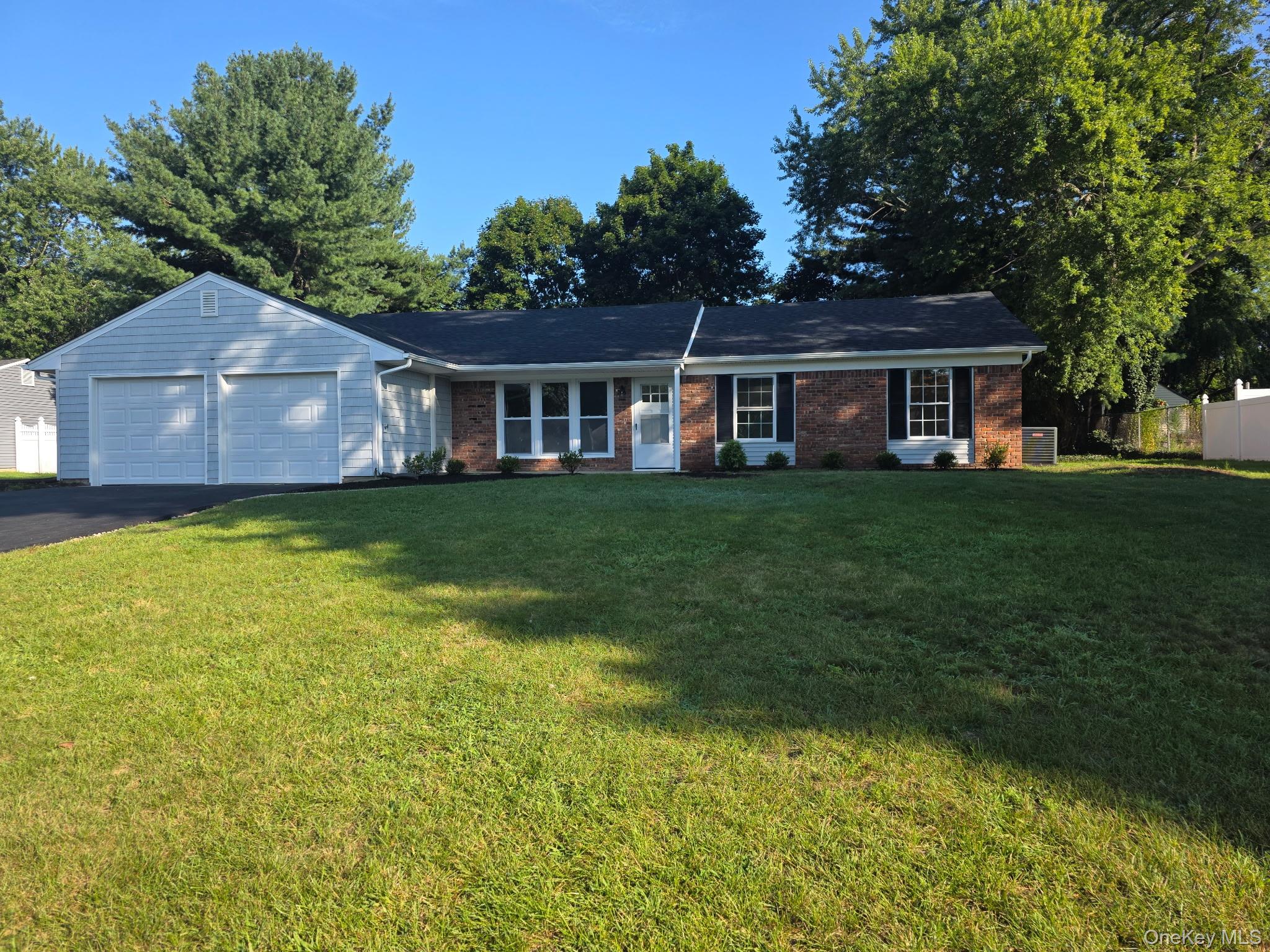 2nd image of 5 Orleans Grn, Brookhaven, NY 11727 | MLS# 1040239