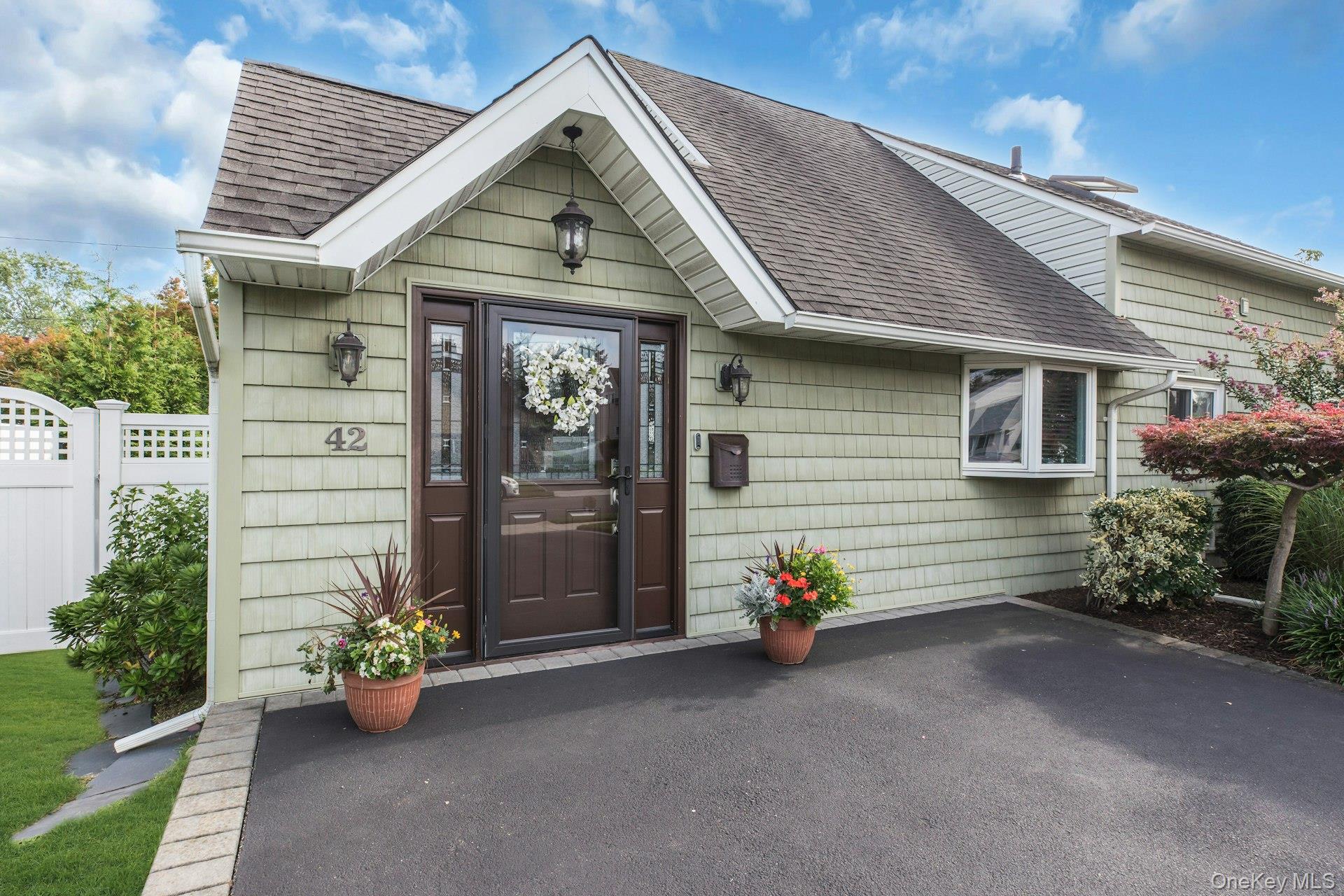 2nd image of 42 Dock Ln, Hempstead, NY 11793 | MLS# 1040298