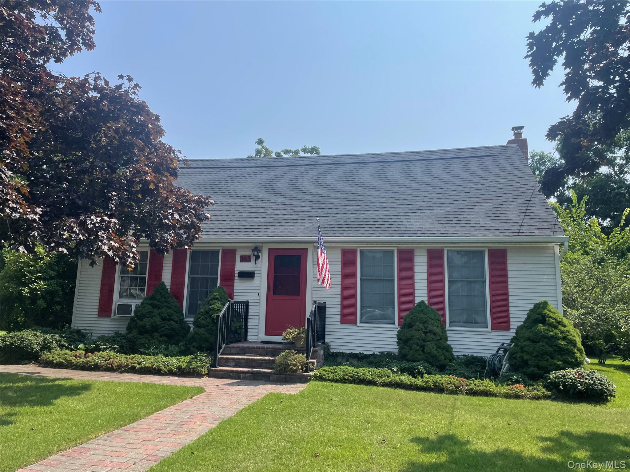 3rd image of 363 3Rd Ave, Islip, NY 11705 | MLS# 1040315
