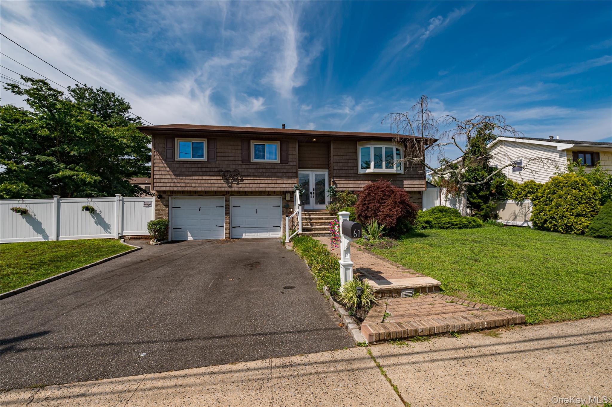 2nd image of 61 Linda Ln, Babylon, NY 11703 | MLS# 1040337