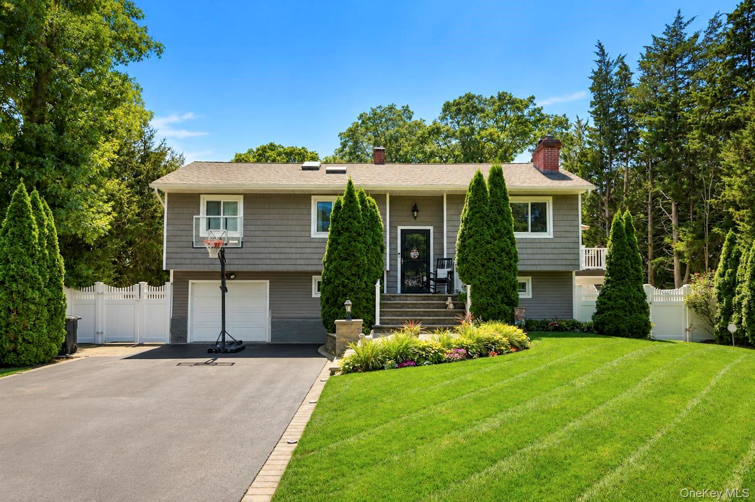 2nd image of 12 Linden Ln, Brookhaven, NY 11738 | MLS# 1040364
