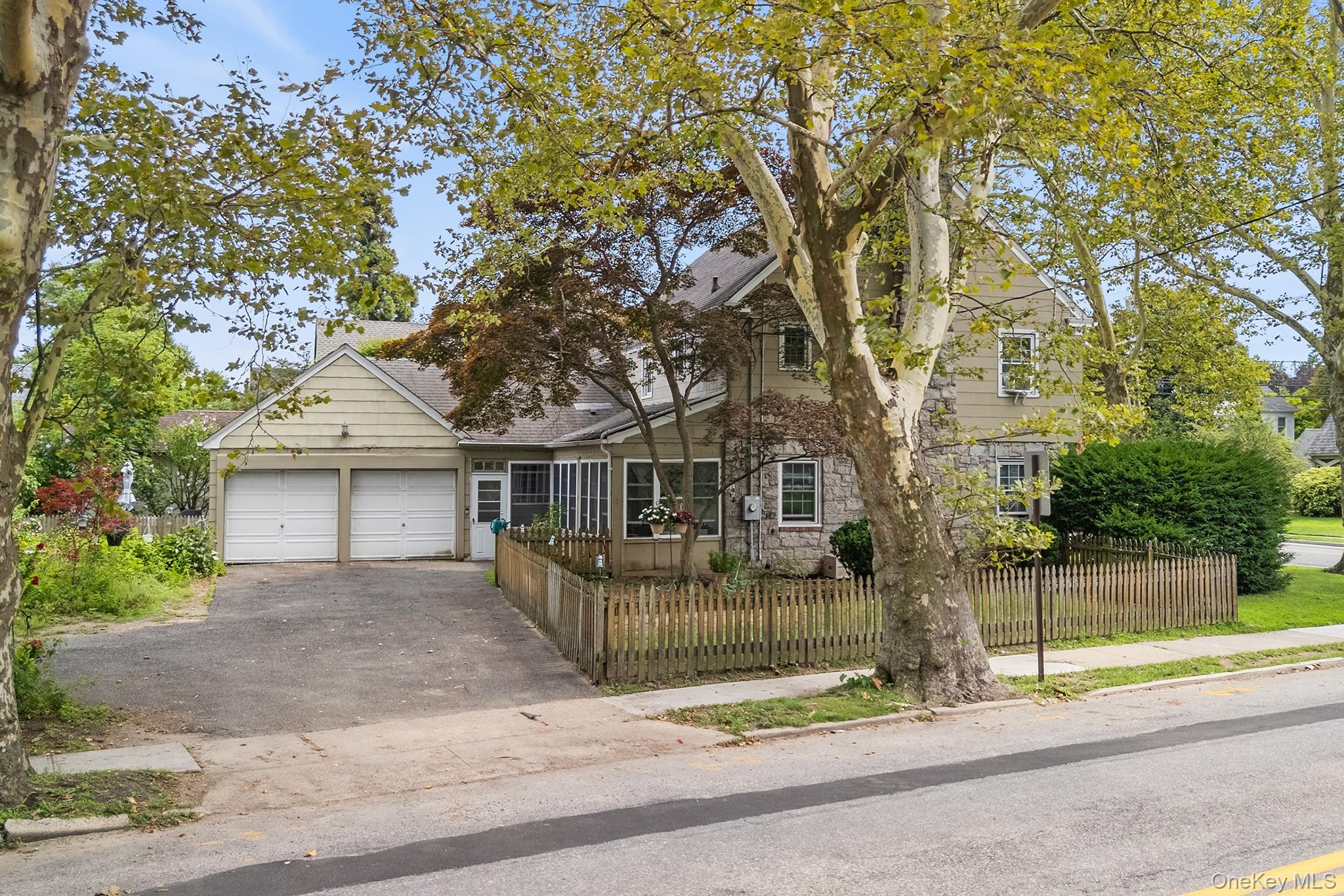 5th image of 3 Demott Ave, Hempstead, NY 11570 | MLS# 1040367