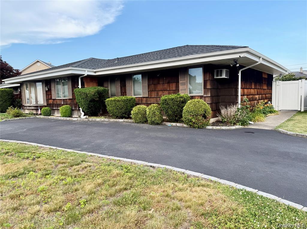 3rd image of 89 Bruce Ave, Oyster Bay, NY 11801 | MLS# 1040390