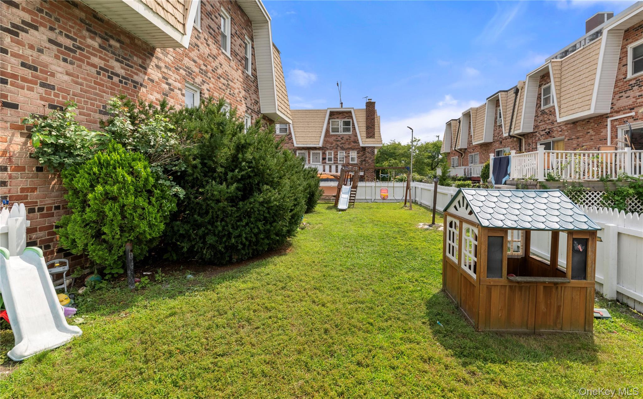17th image of 211 Beach 16th St, New York, NY 11691 | MLS# 1040436