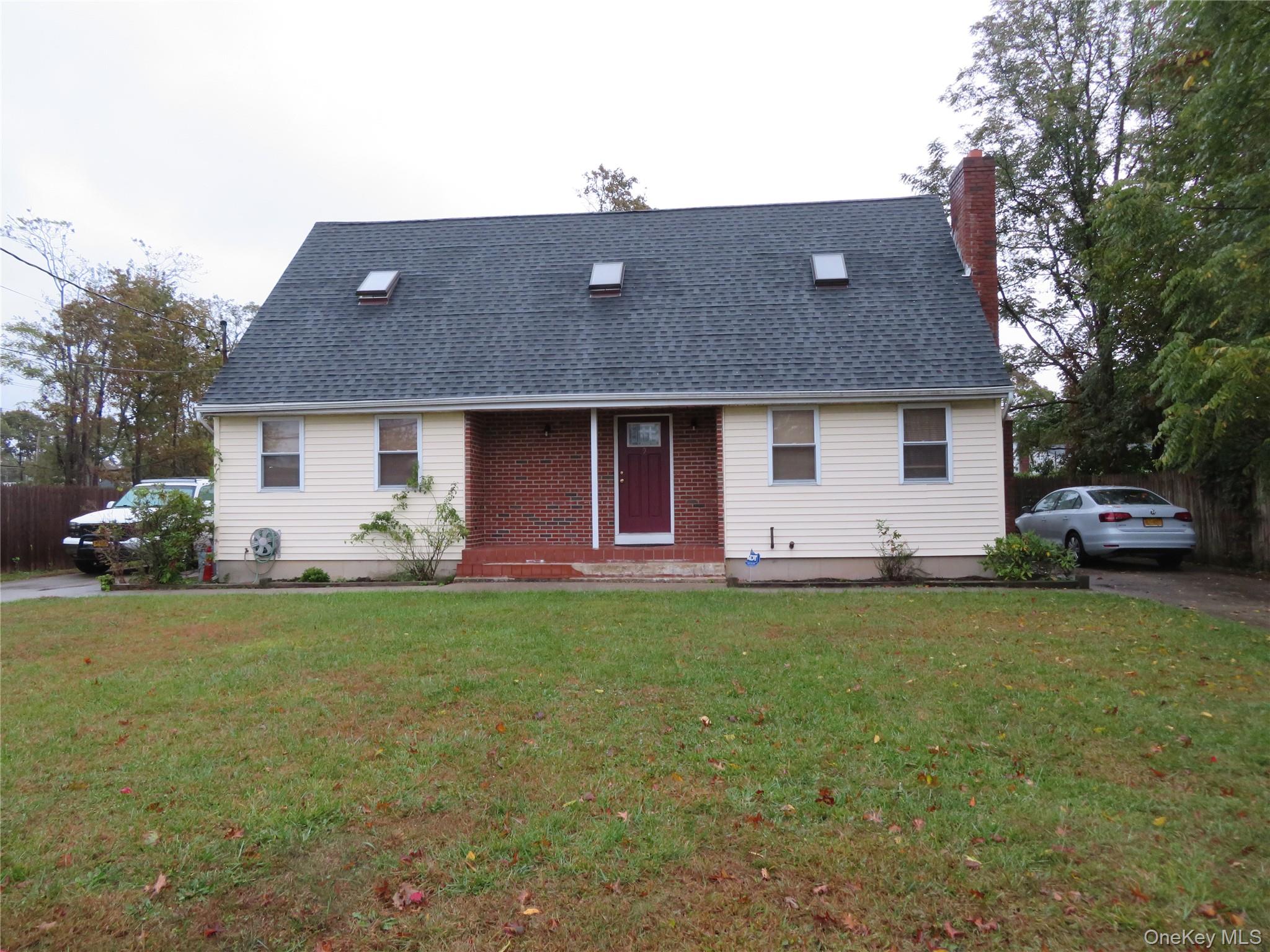 2nd image of 9 Palfrey St, Islip, NY 11706 | MLS# 1040460