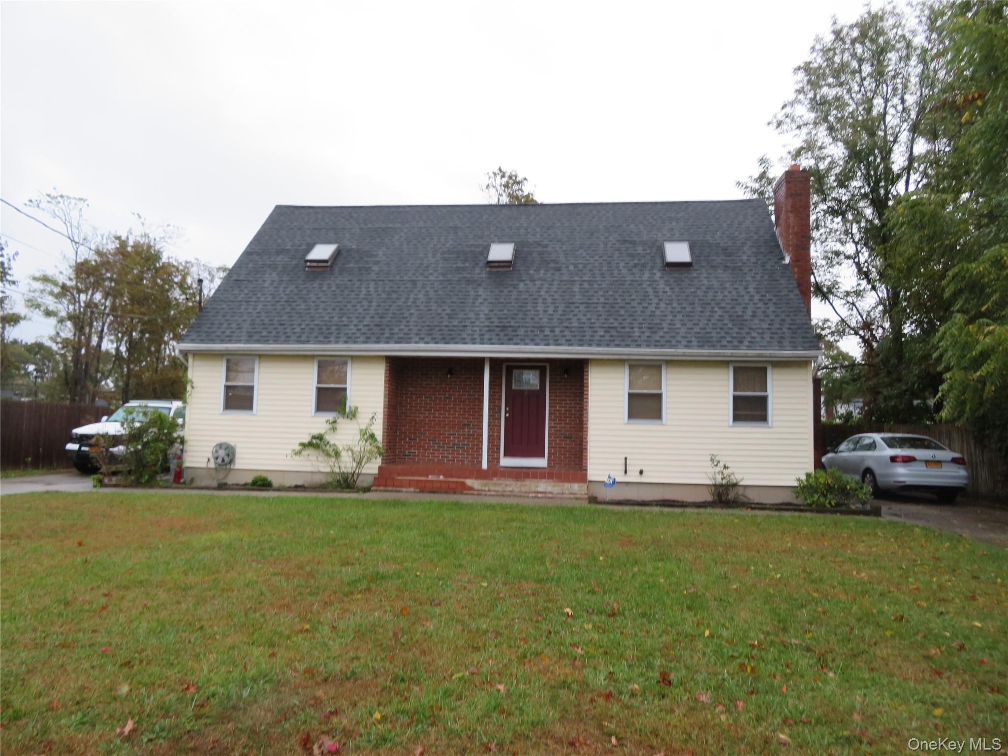 1st image of 9 Palfrey St, Islip, NY 11706 | MLS# 1040460