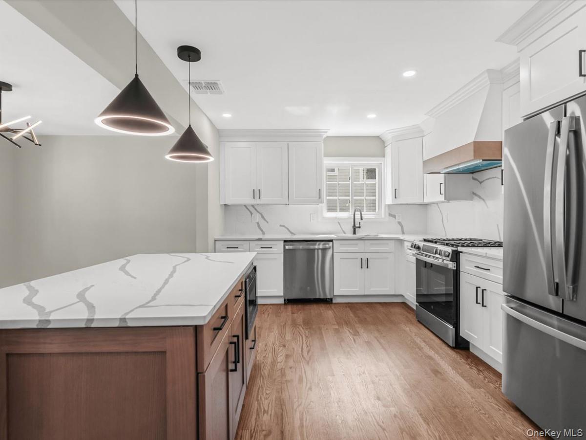2nd image of 250 Lakeshore Blvd, Oyster Bay, NY 11762 | MLS# 1040494