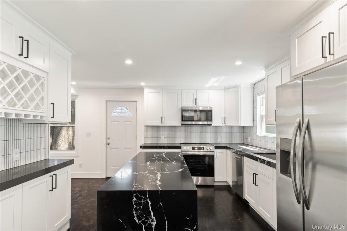 2nd image of 8 Elm Dr, Huntington, NY 11731 | MLS# 1040531