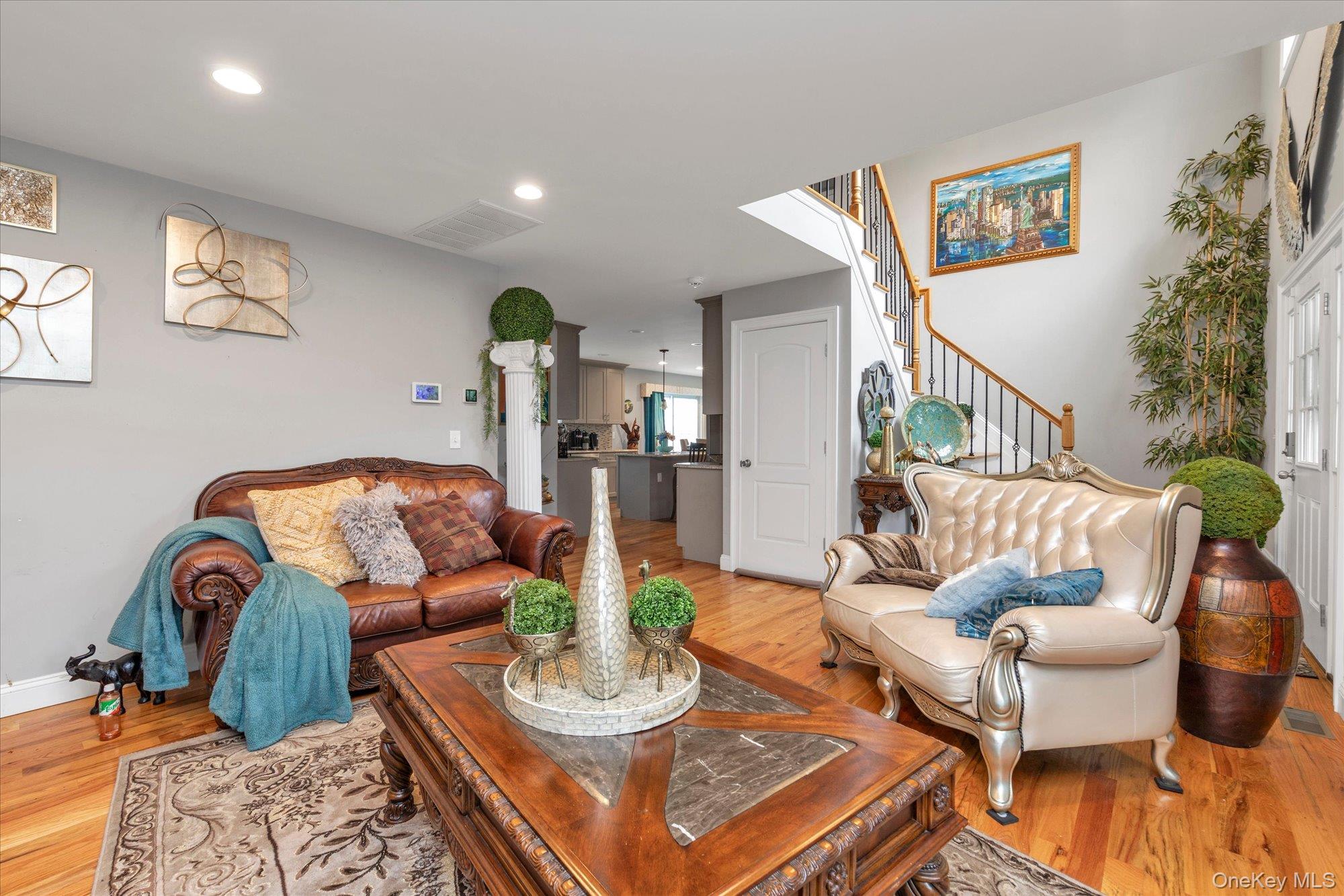 4th image of 6 Belmont Ct, Babylon, NY 11701 | MLS# 1040565