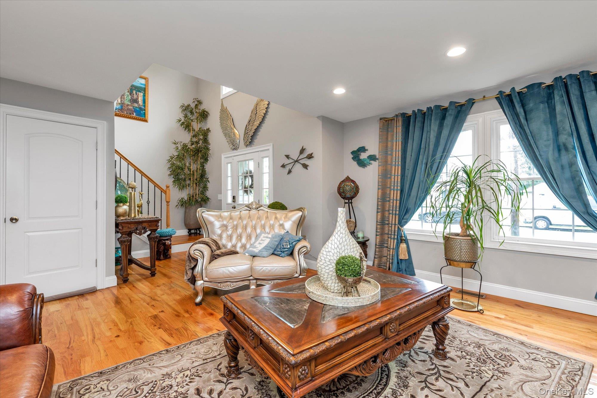 3rd image of 6 Belmont Ct, Babylon, NY 11701 | MLS# 1040565