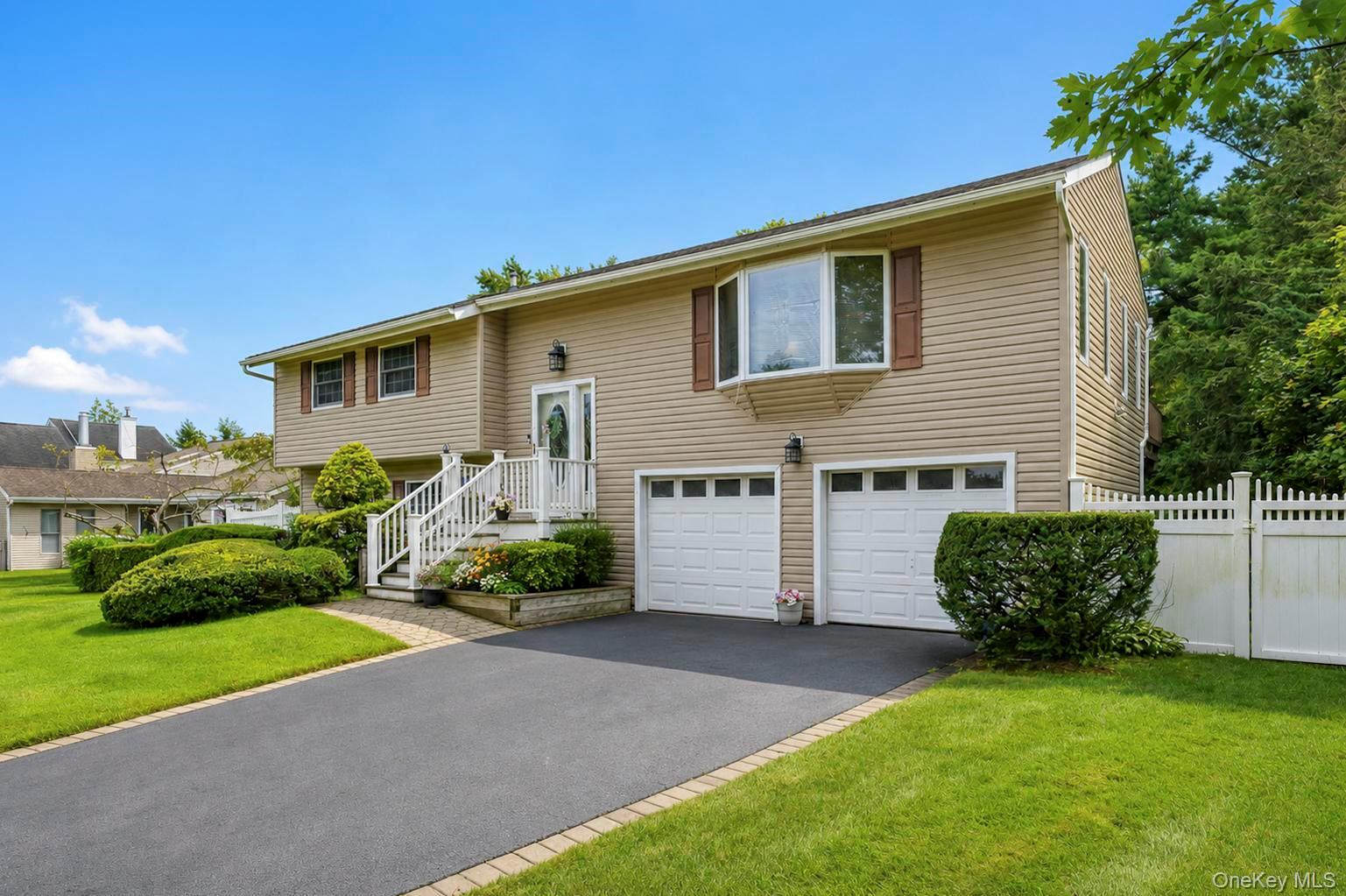 2nd image of 40 Nantucket Dr, Brookhaven, NY 11763 | MLS# 1040569