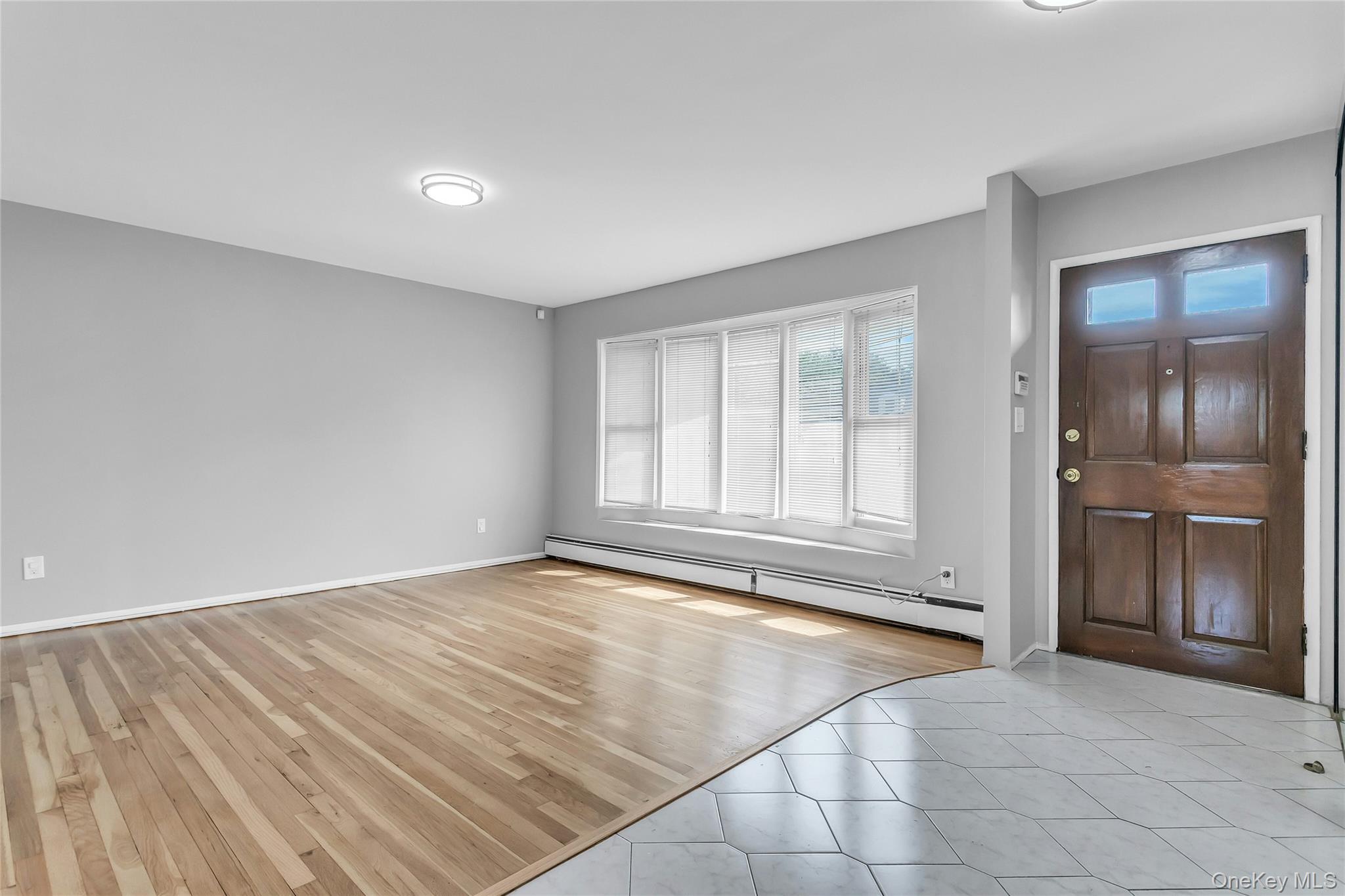 3rd image of 581 Plainview Rd, Oyster Bay, NY 11803 | MLS# 1040573