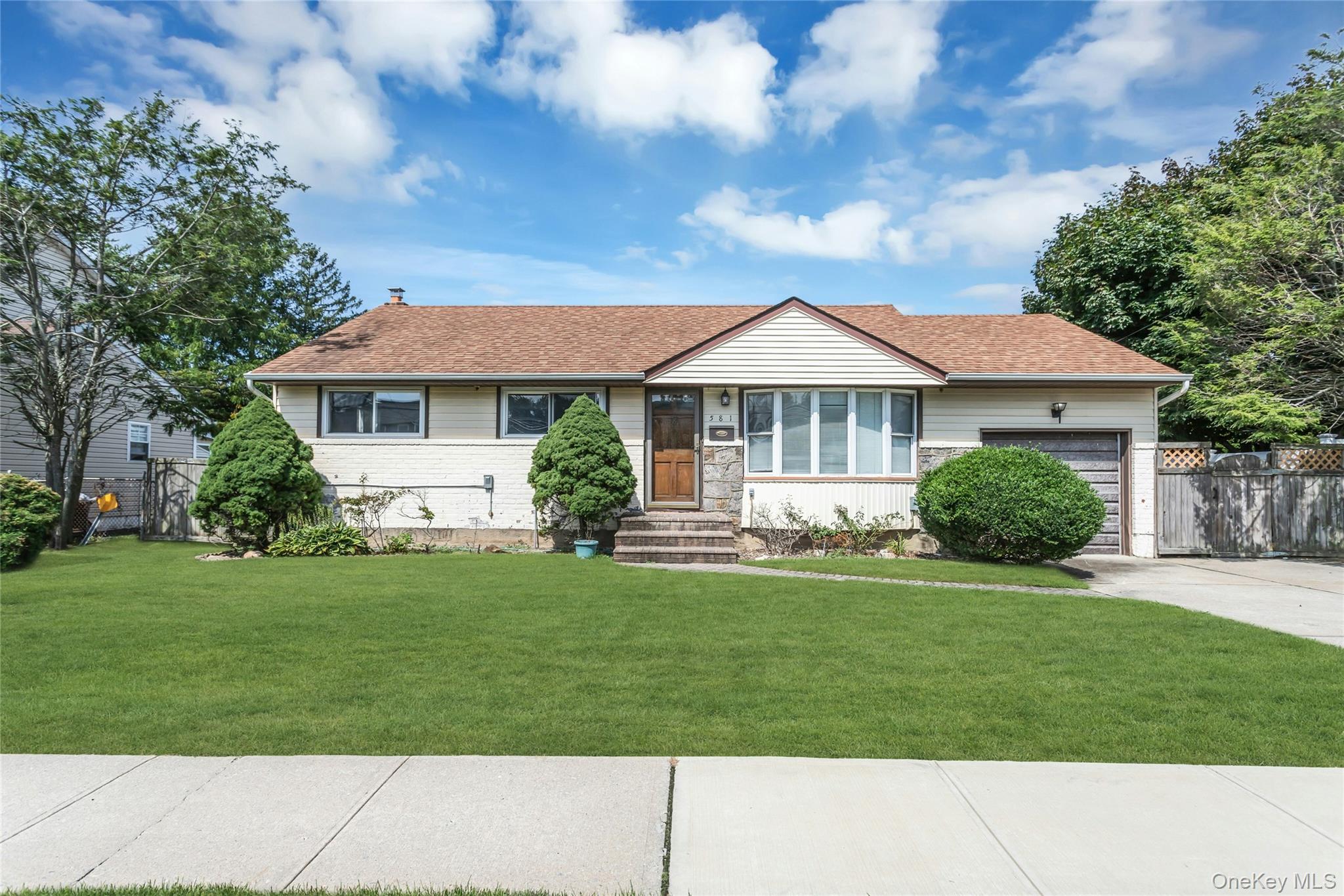 1st image of 581 Plainview Rd, Oyster Bay, NY 11803 | MLS# 1040573