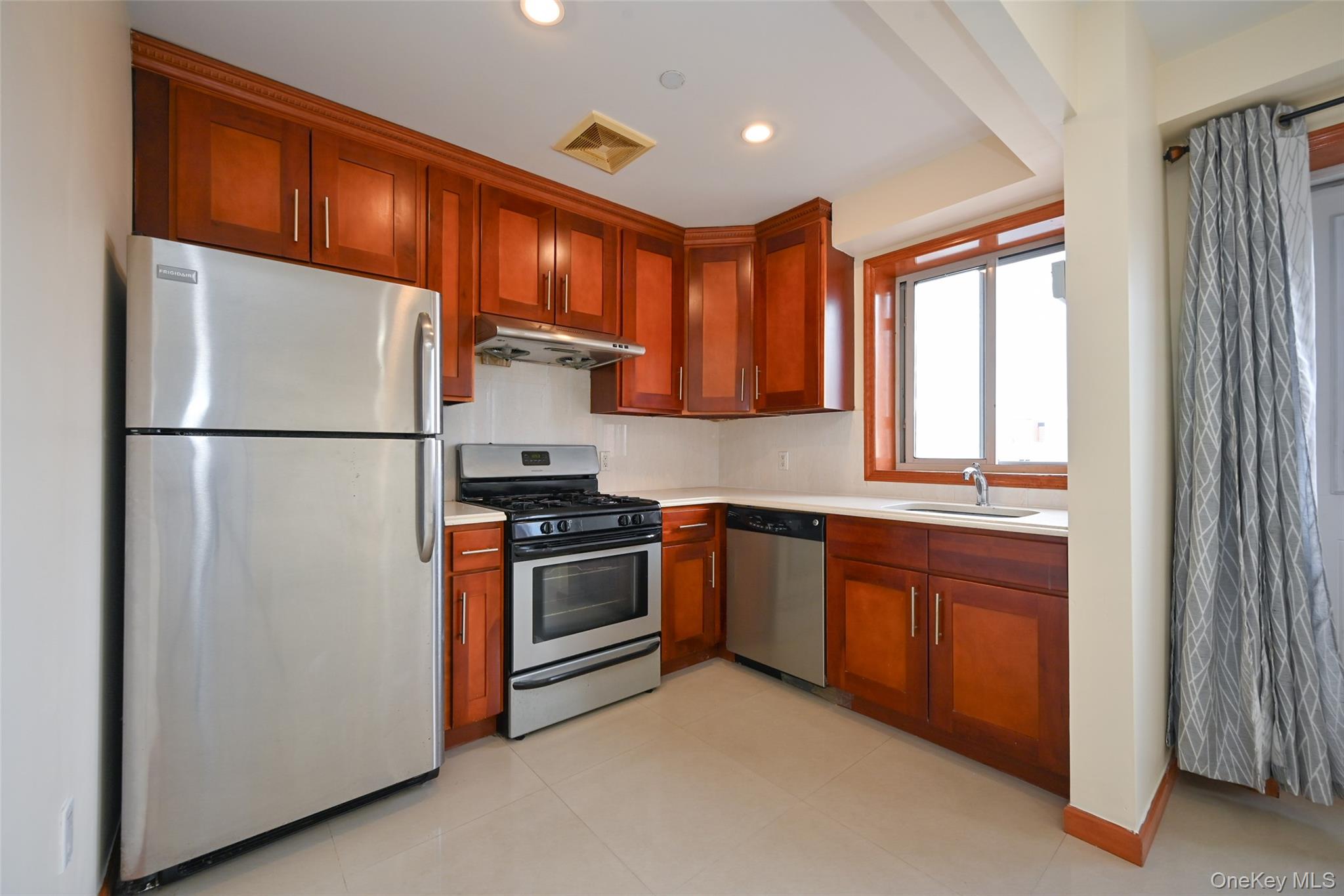 4th image of 64-63 Austin Street #6c, New York, NY 11374 | MLS# 1040627