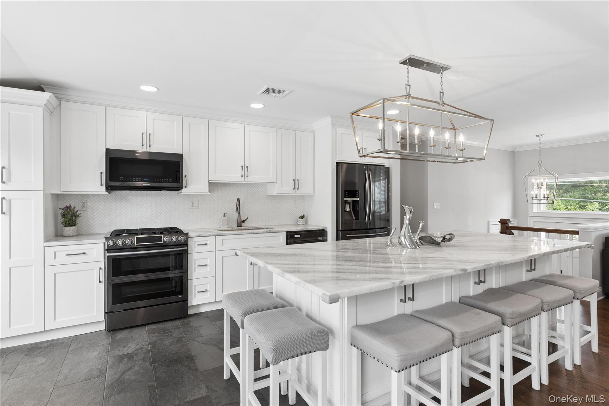 3rd image of 162 Stuyvesant Rd, Islip, NY 11769 | MLS# 1040672