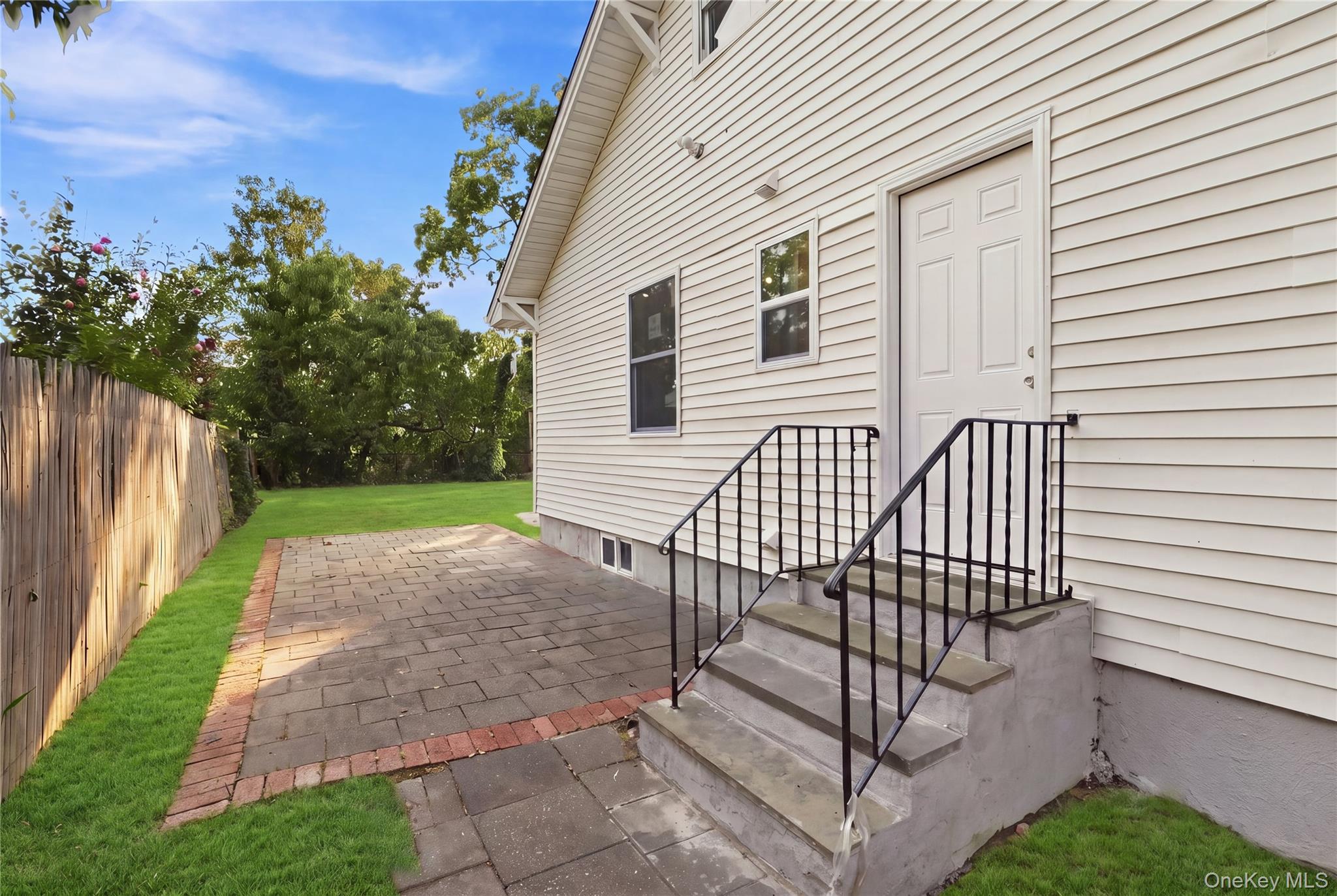 5th image of 16 West Dr, Islip, NY 11706 | MLS# 1040683