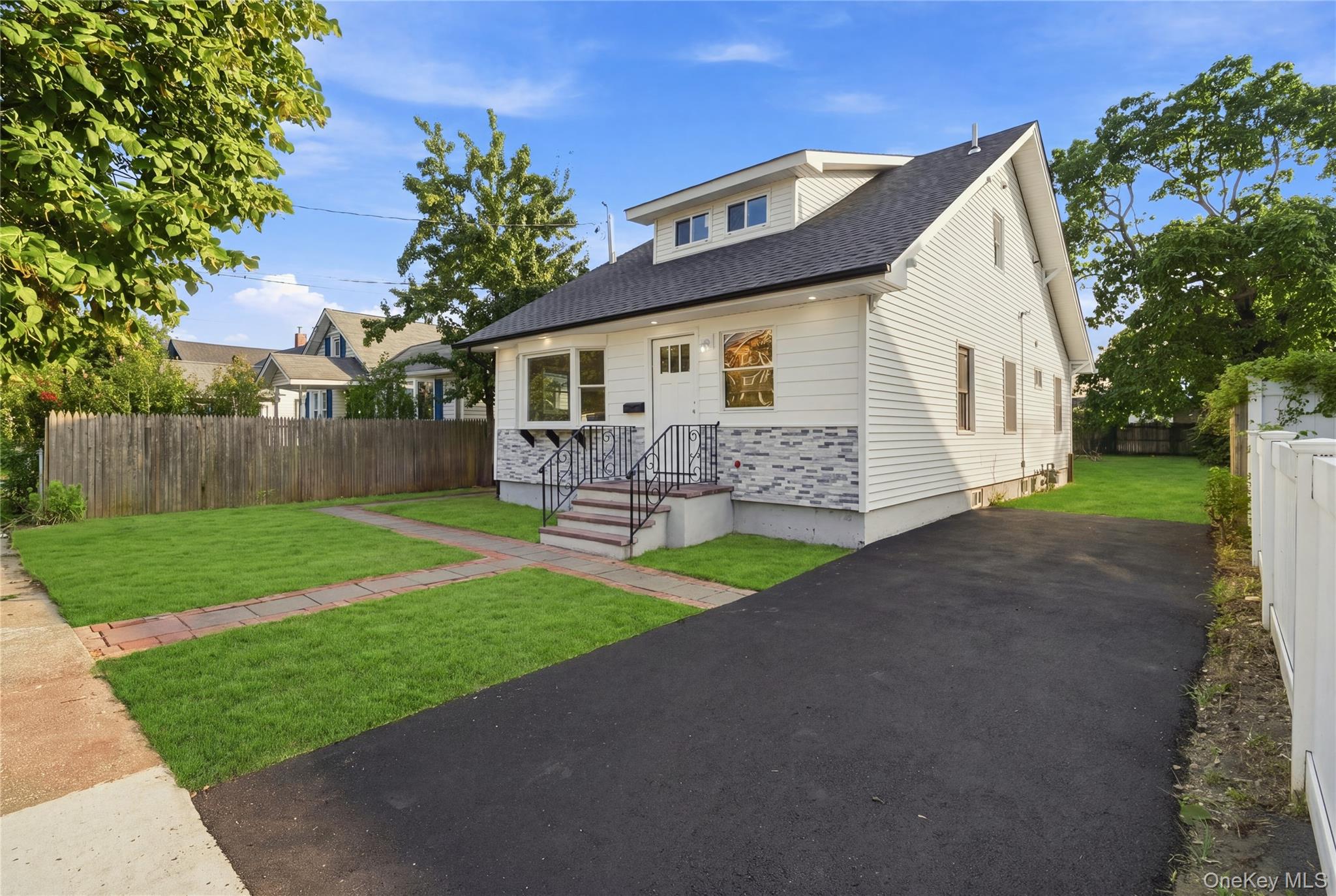 3rd image of 16 West Dr, Islip, NY 11706 | MLS# 1040683