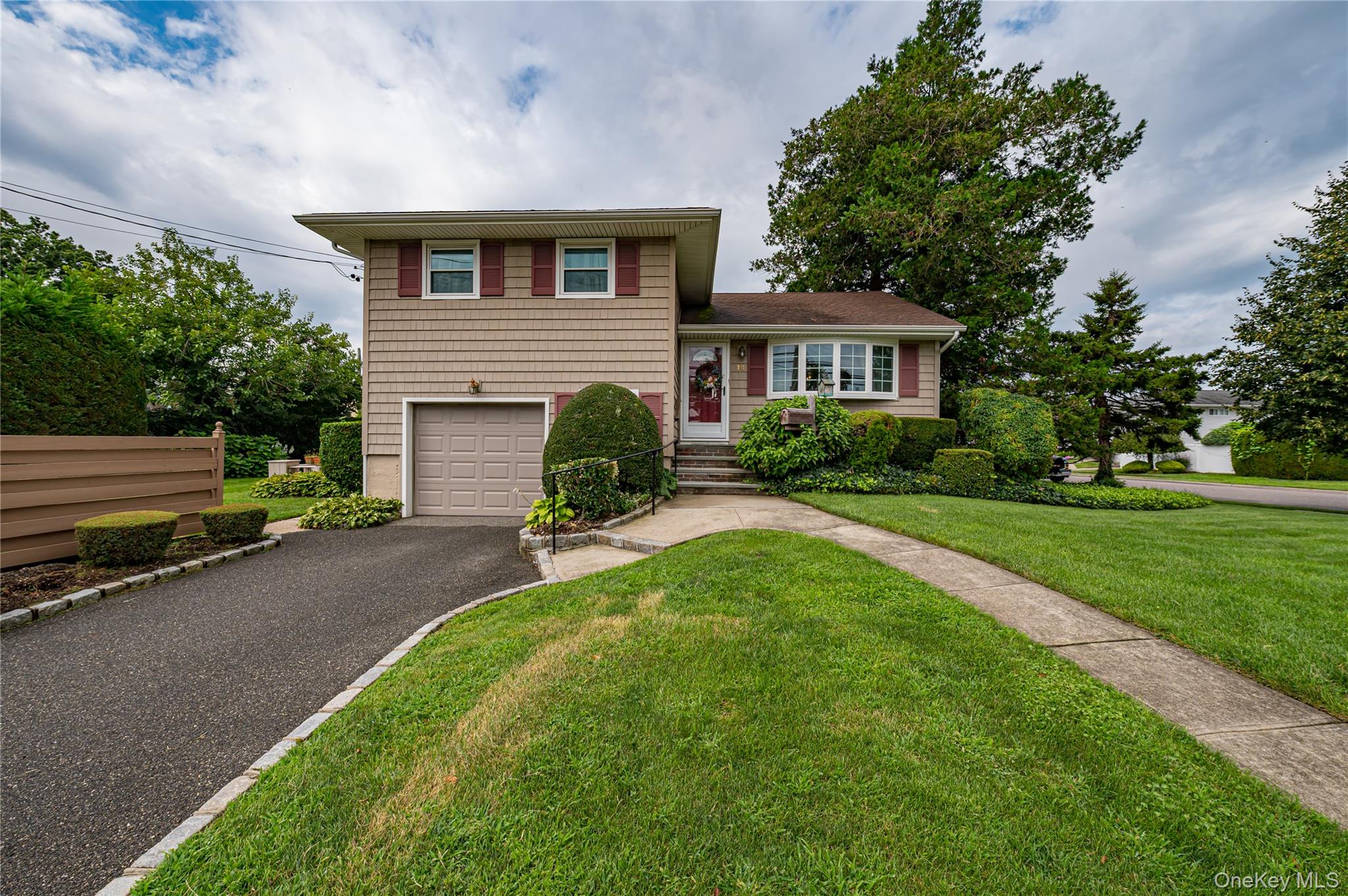 1st image of 14 Westmoreland Rd, Oyster Bay, NY 11801 | MLS# 1040731