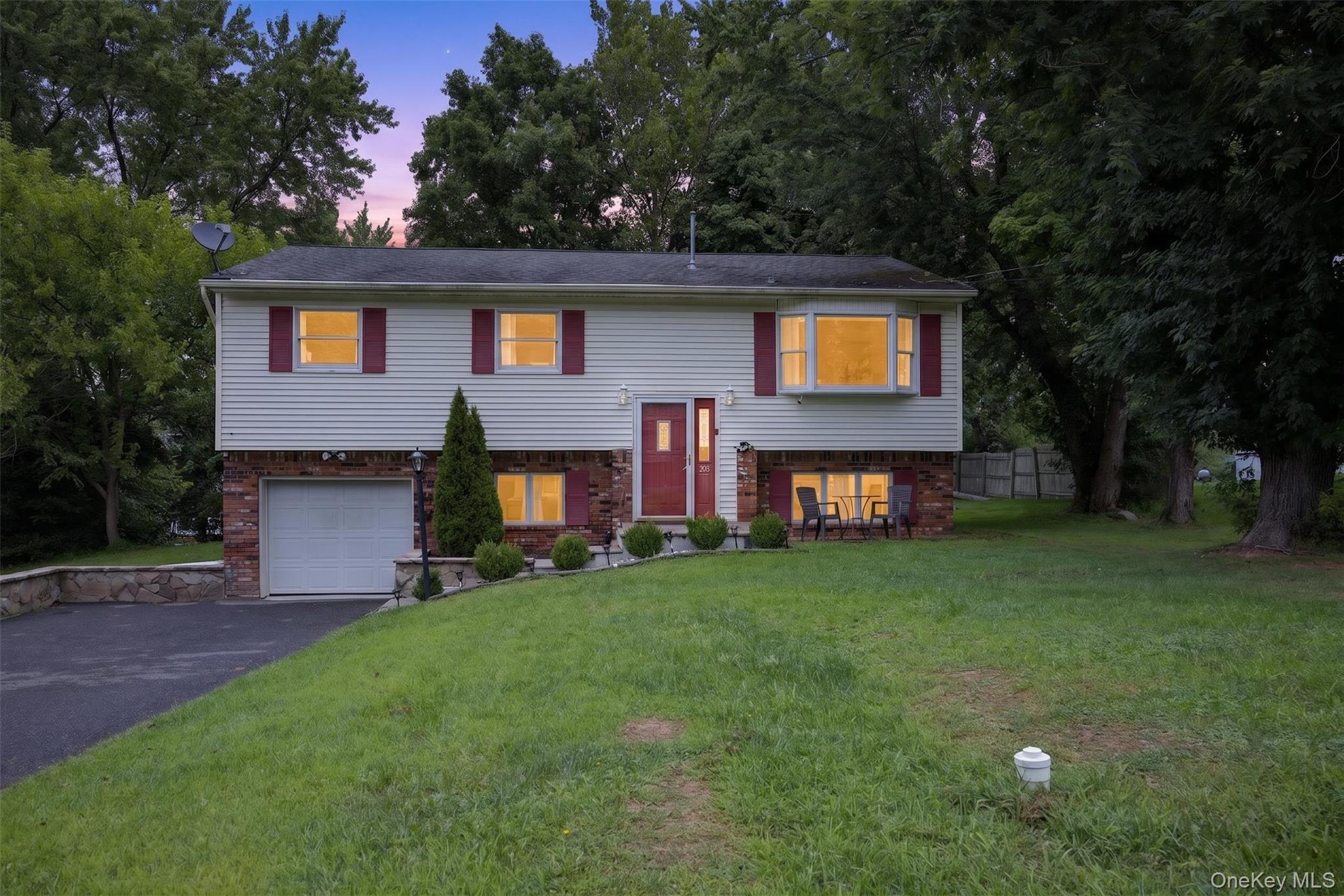 2nd image of 32 Surrey Rd, Chester Town, NY 10918 | MLS# 1040785