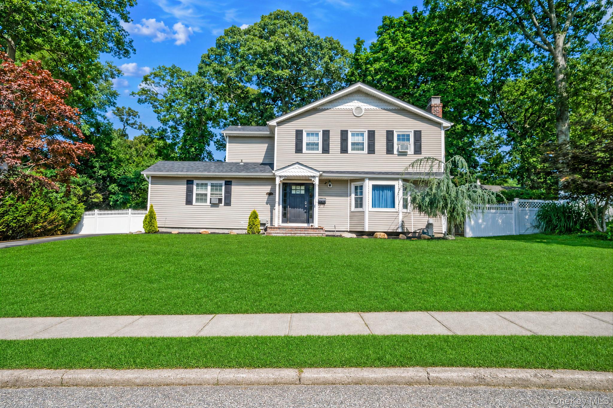 2nd image of 15 Jamar Ln, Brookhaven, NY 11779 | MLS# 1040799