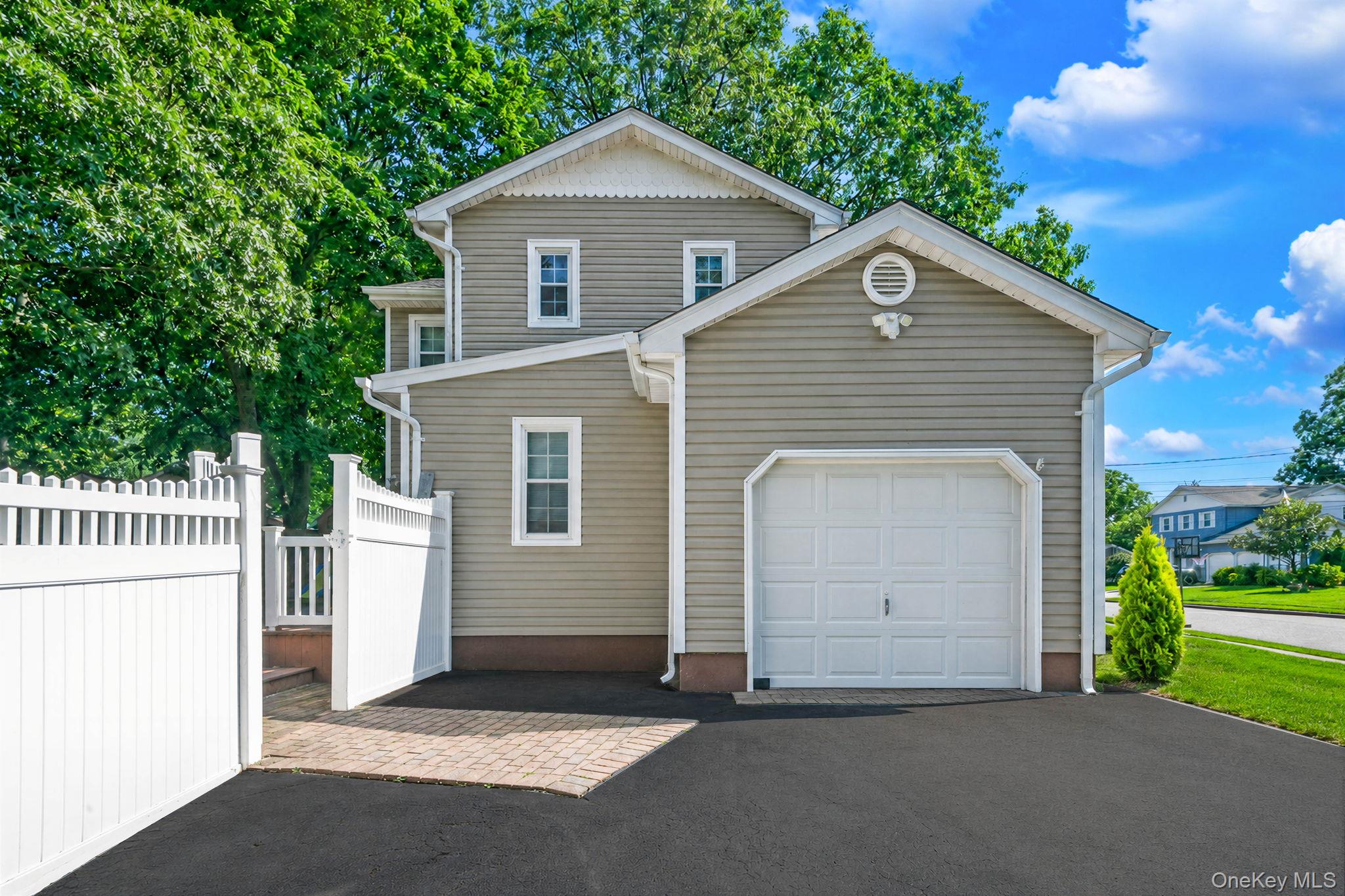 4th image of 15 Jamar Ln, Brookhaven, NY 11779 | MLS# 1040799