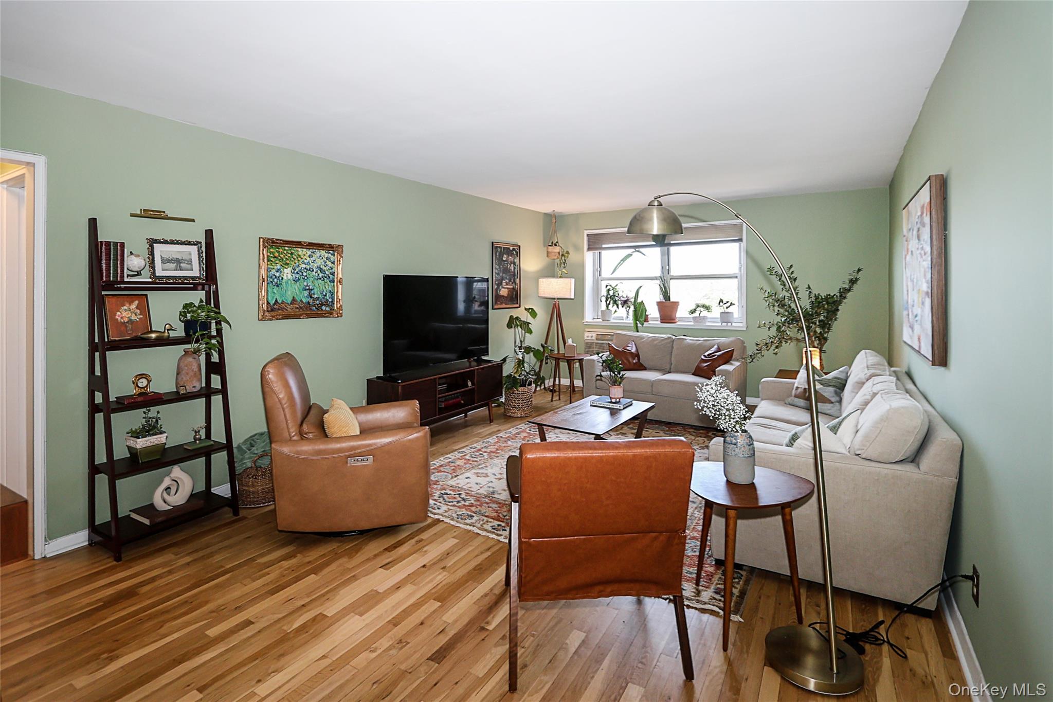 3rd image of 100 Lincoln Ave #3D, North Hempstead, NY 11501 | MLS# 1040809