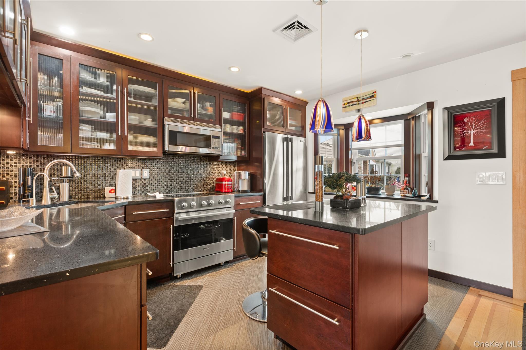 3rd image of 158 Harbor S, Babylon, NY 11701 | MLS# 1040847