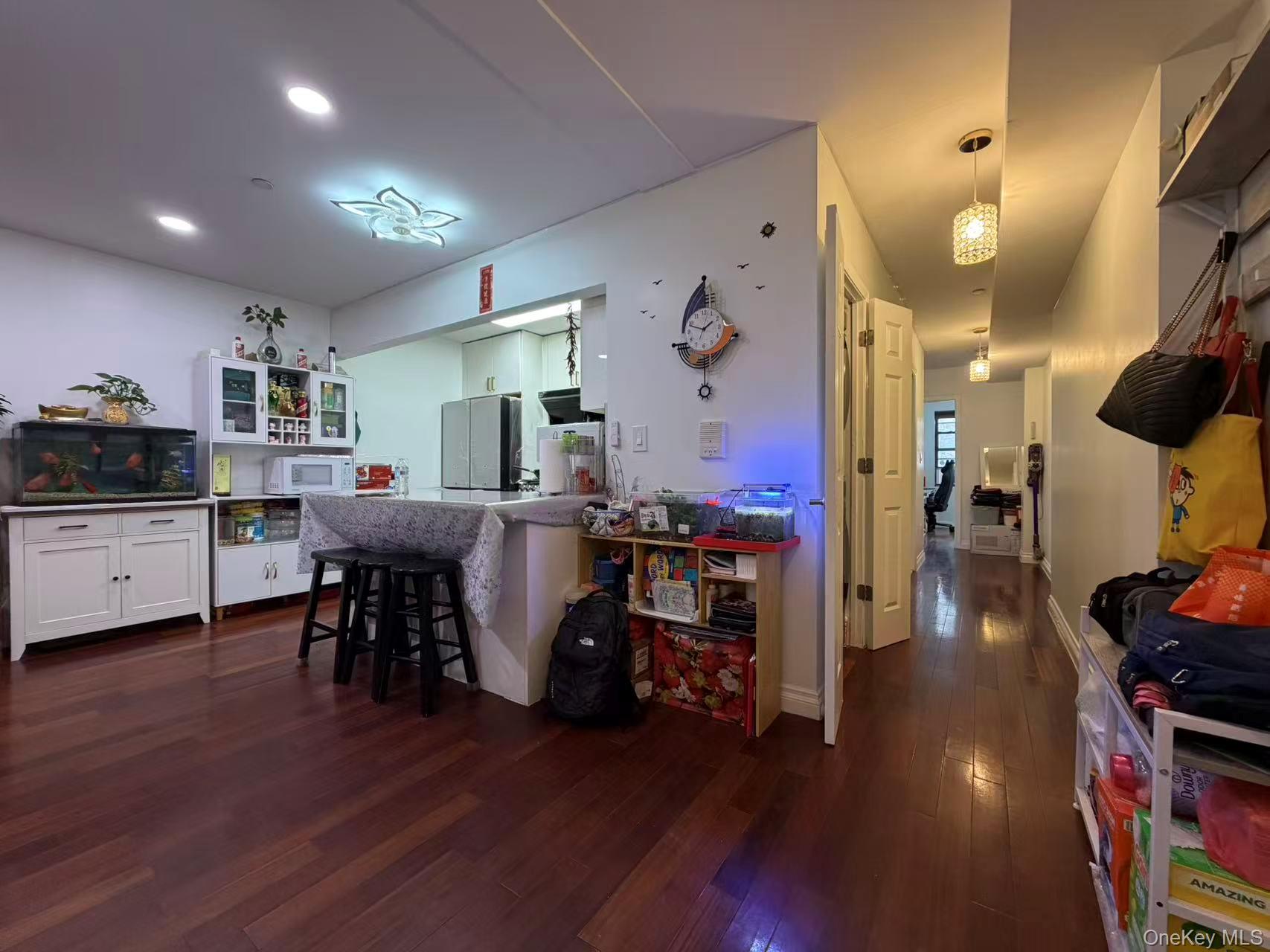 4th image of 71-19 162Nd St, New York, NY 11365