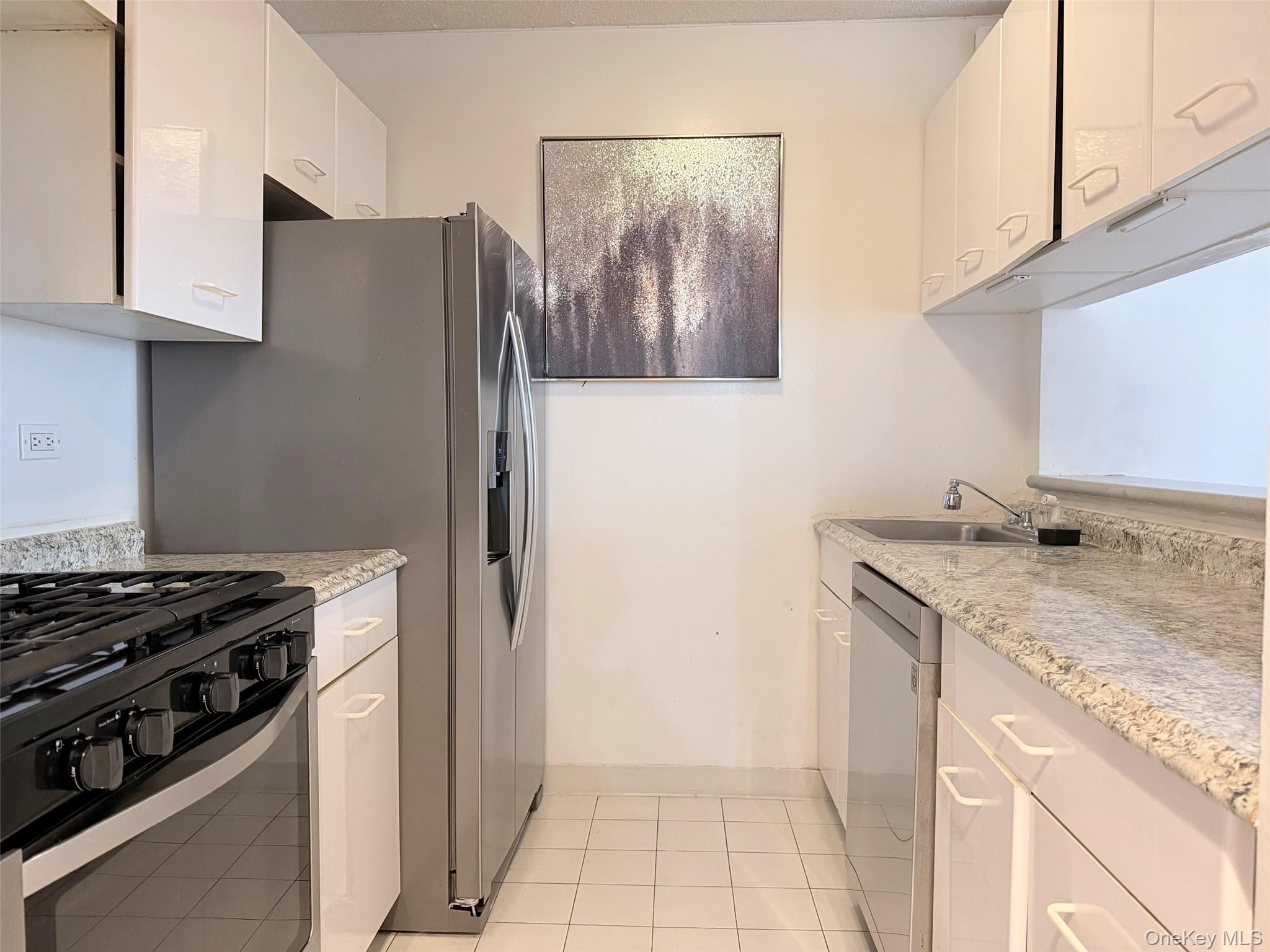 1st image of 2 S End Ave #3W, New York, NY 10280 | MLS# 1040860
