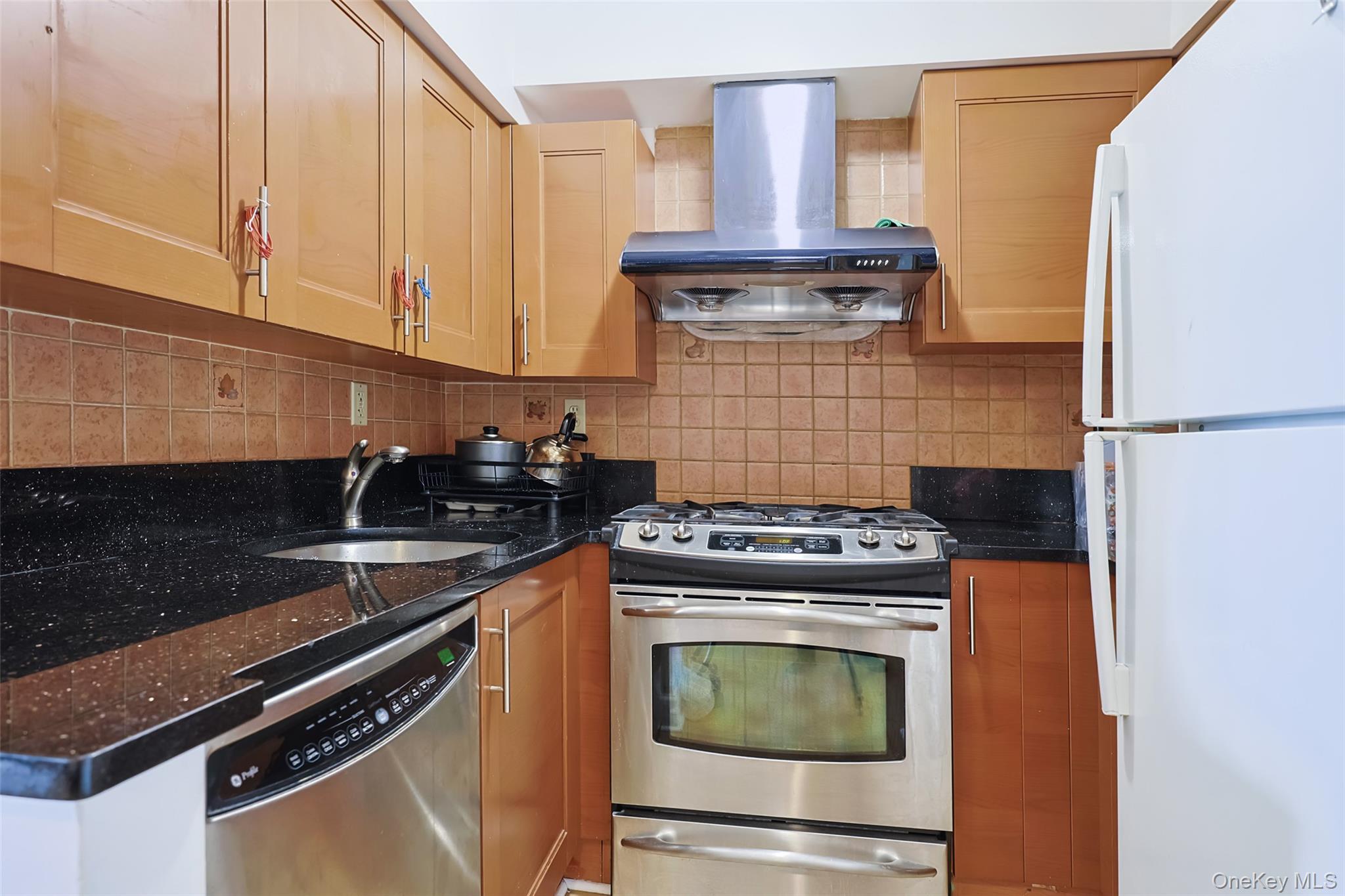 4th image of 14022 Beech Ave, New York, NY 11355
