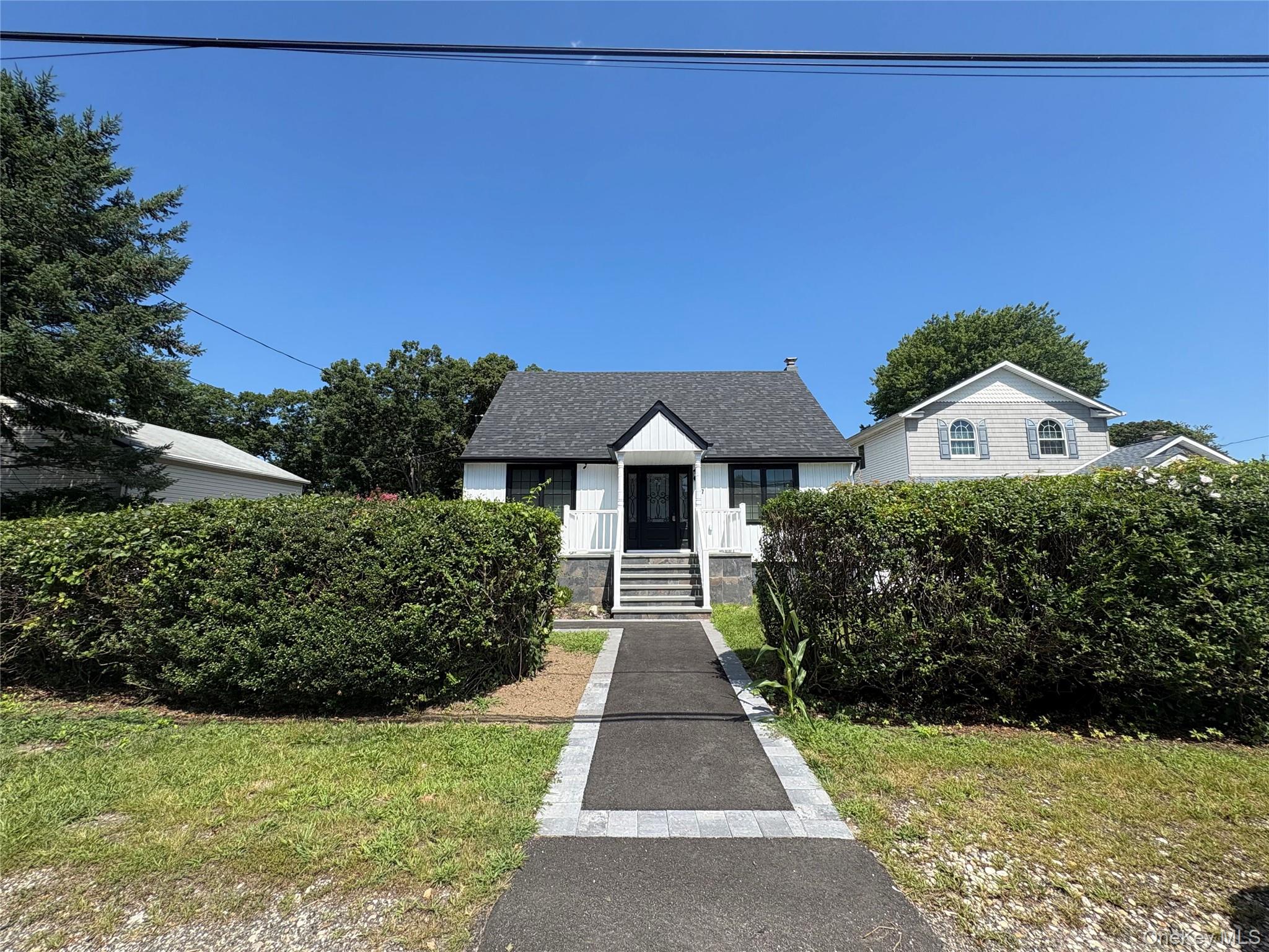 2nd image of 7 E Lakeland St, Islip, NY 11706 | MLS# 1040915